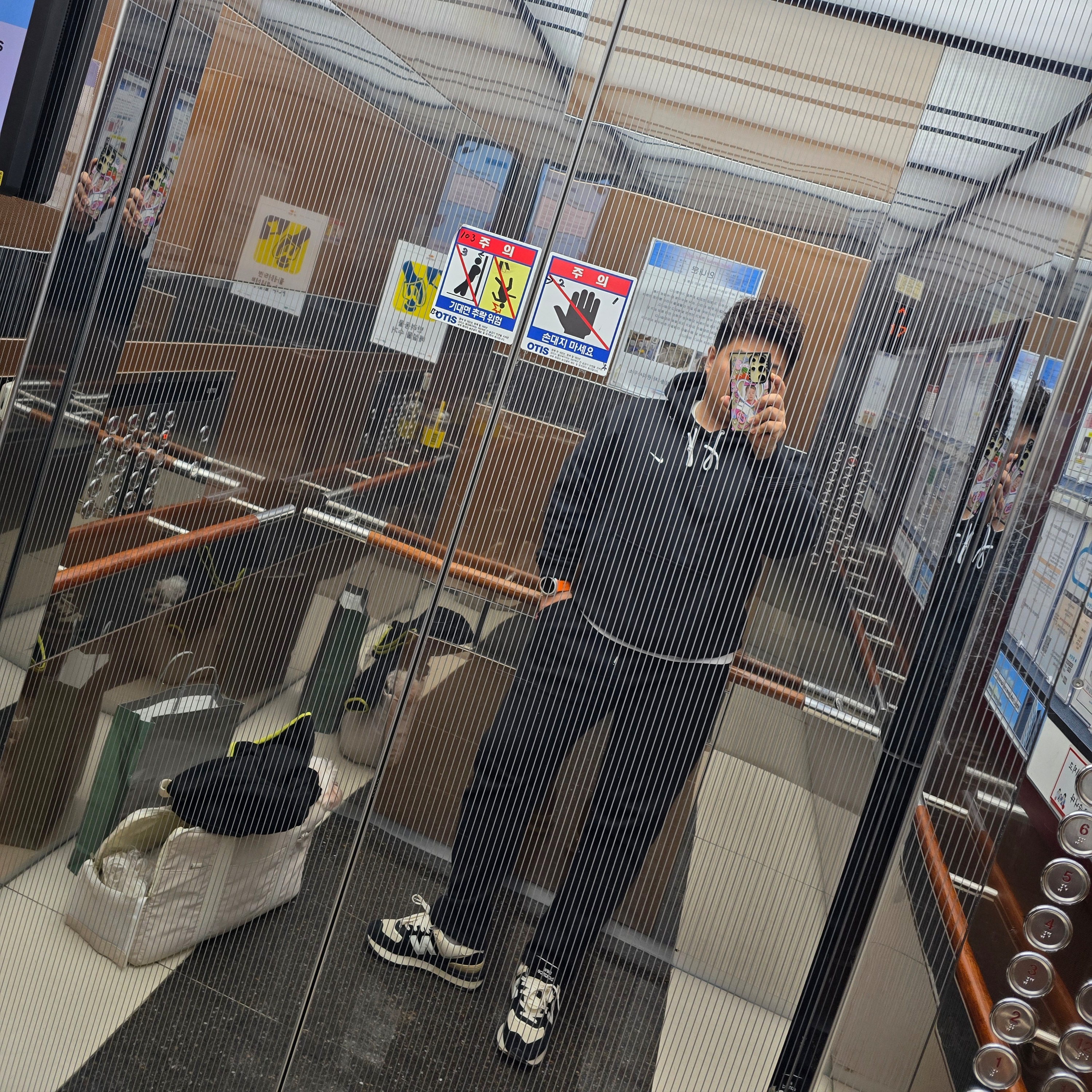 Nike Solo Swoosh Fleece Pullover Hoodie Black - Asia, New Balance 574 Legacy Black Angora 착용 스타일