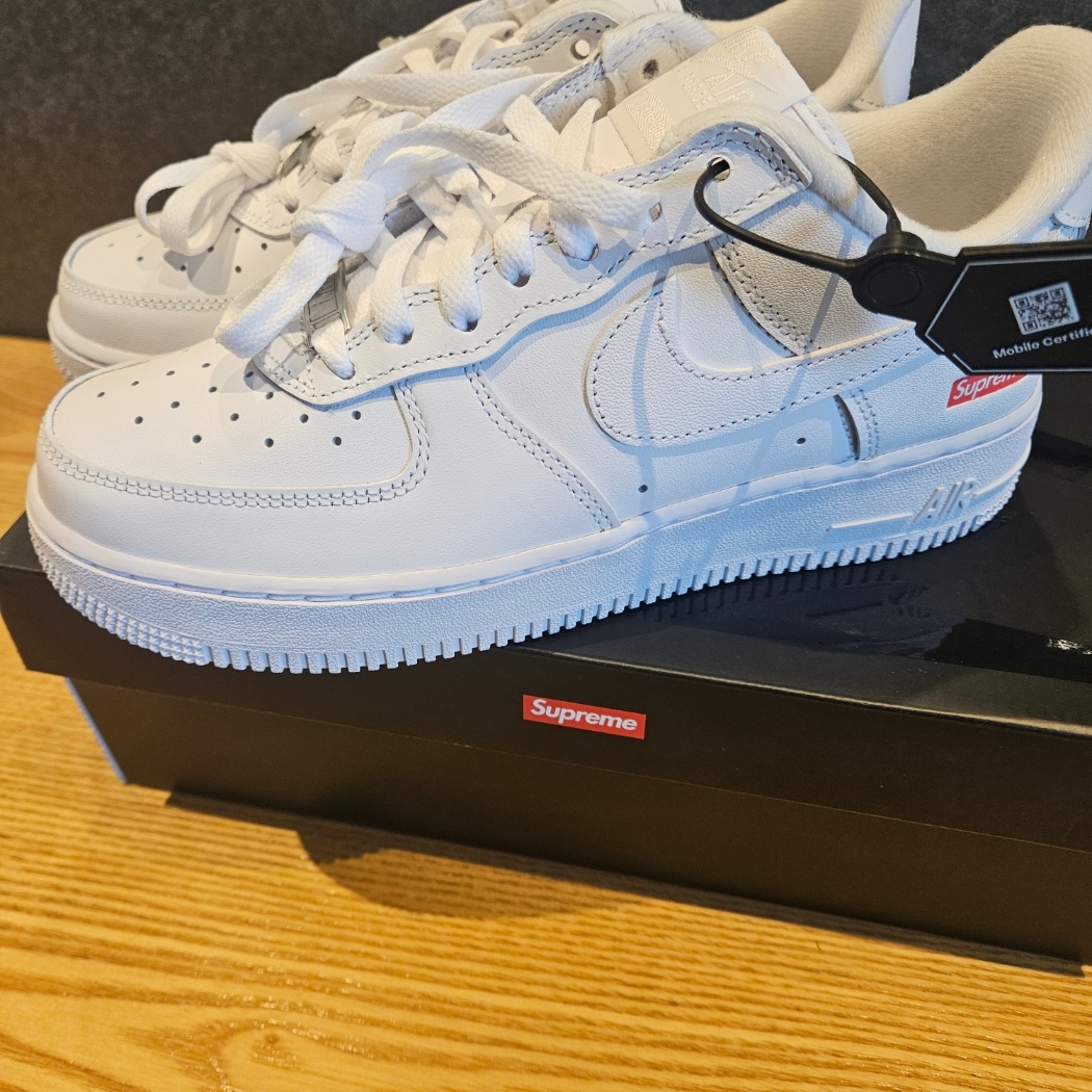 Nike x Supreme Air Force 1 Low White 착용 스타일 - 1