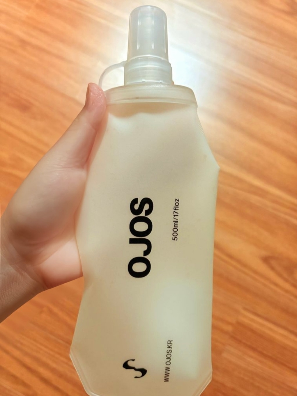OJOS Foldable Water Bottle 착용 스타일