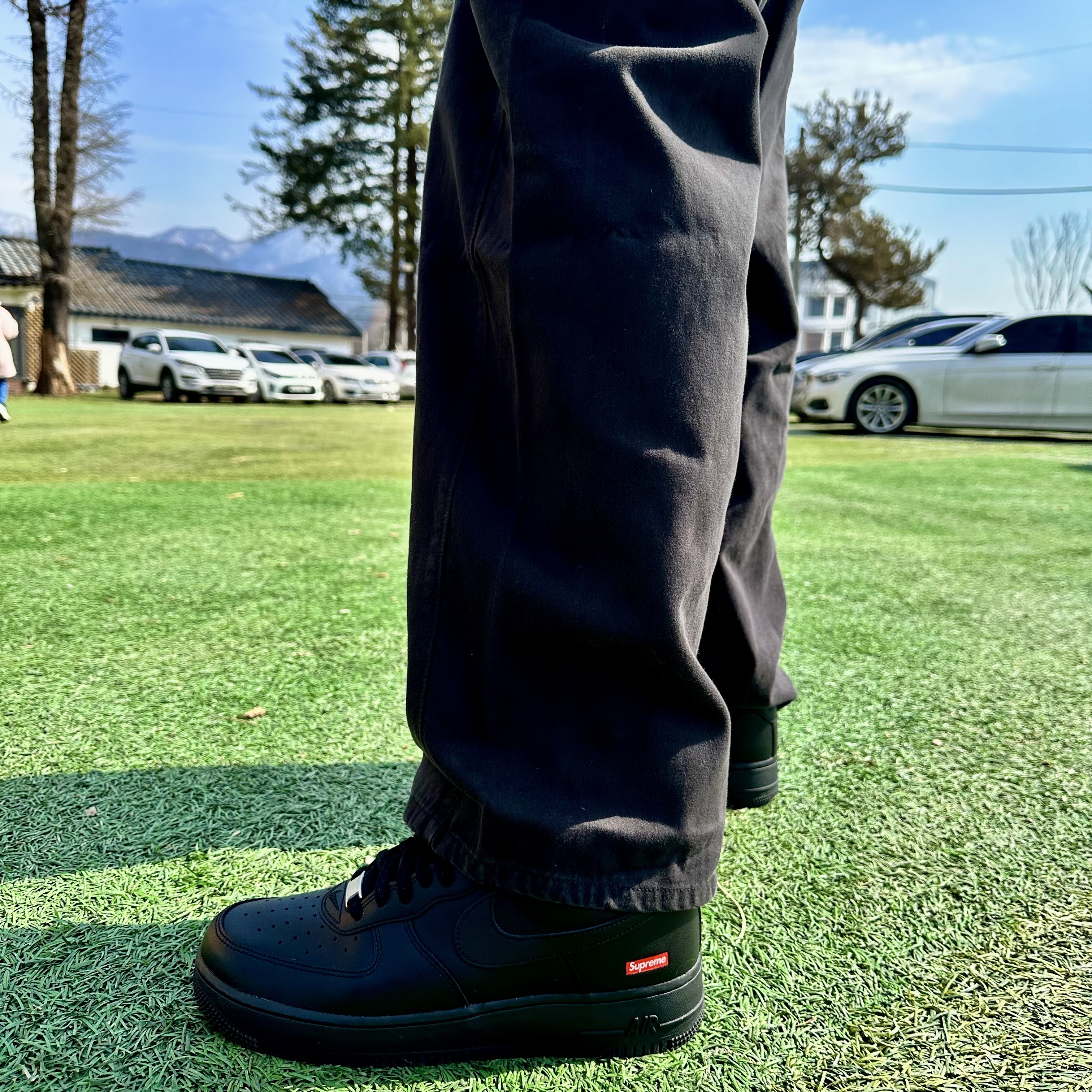 Yeezy Gap Engineered By Balenciaga Dove Hoodie Washed Black, Nike x Supreme Air Force 1 Low Black 착용 스타일 - 5
