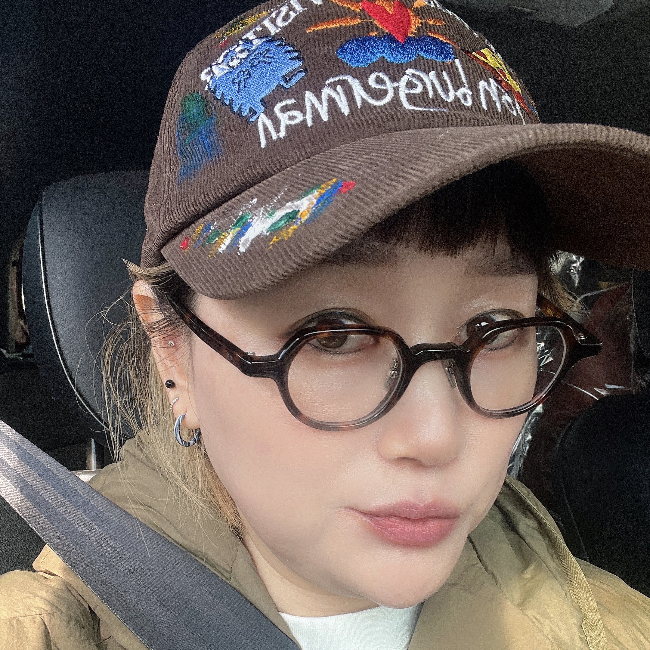 The Museum Visitor x Jon Burgerman Hand Painted Pizza & Poch Corduroy Ball Cap Brown 착용 스타일