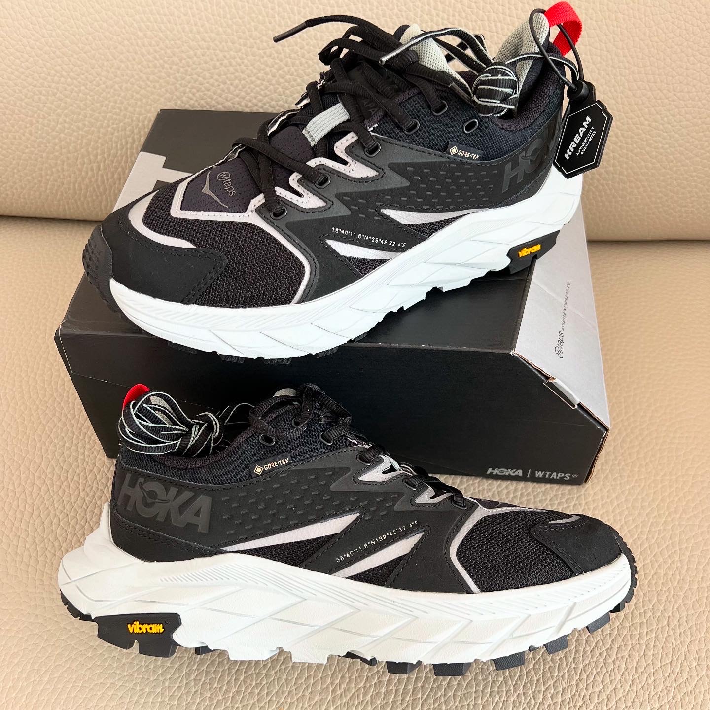 Hoka x WTAPS Anacapa Low GTX Black 착용 스타일 - 1