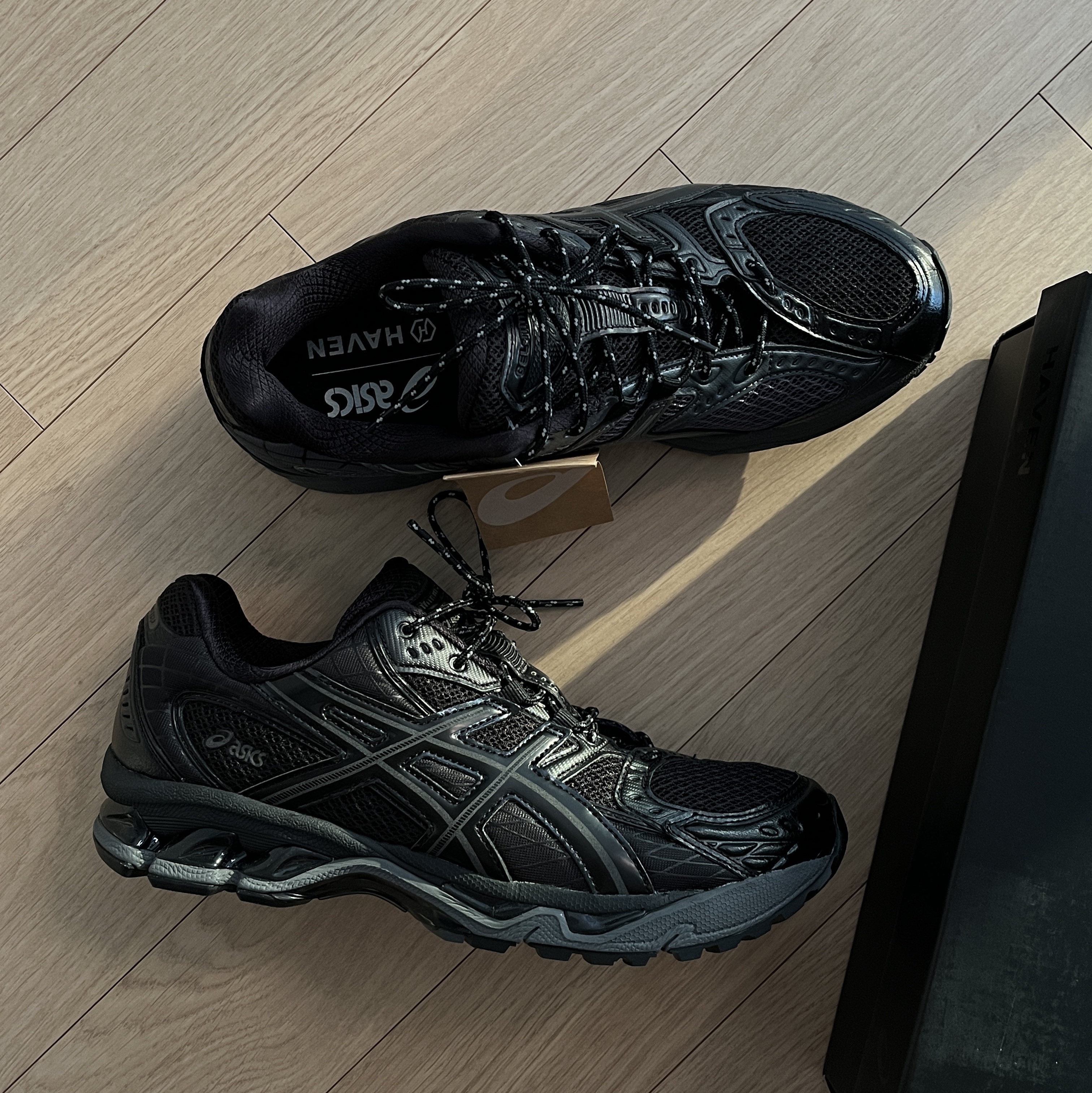 Asics x Haven Gel-Nimbus 10.1 Black 착용 스타일 - 3
