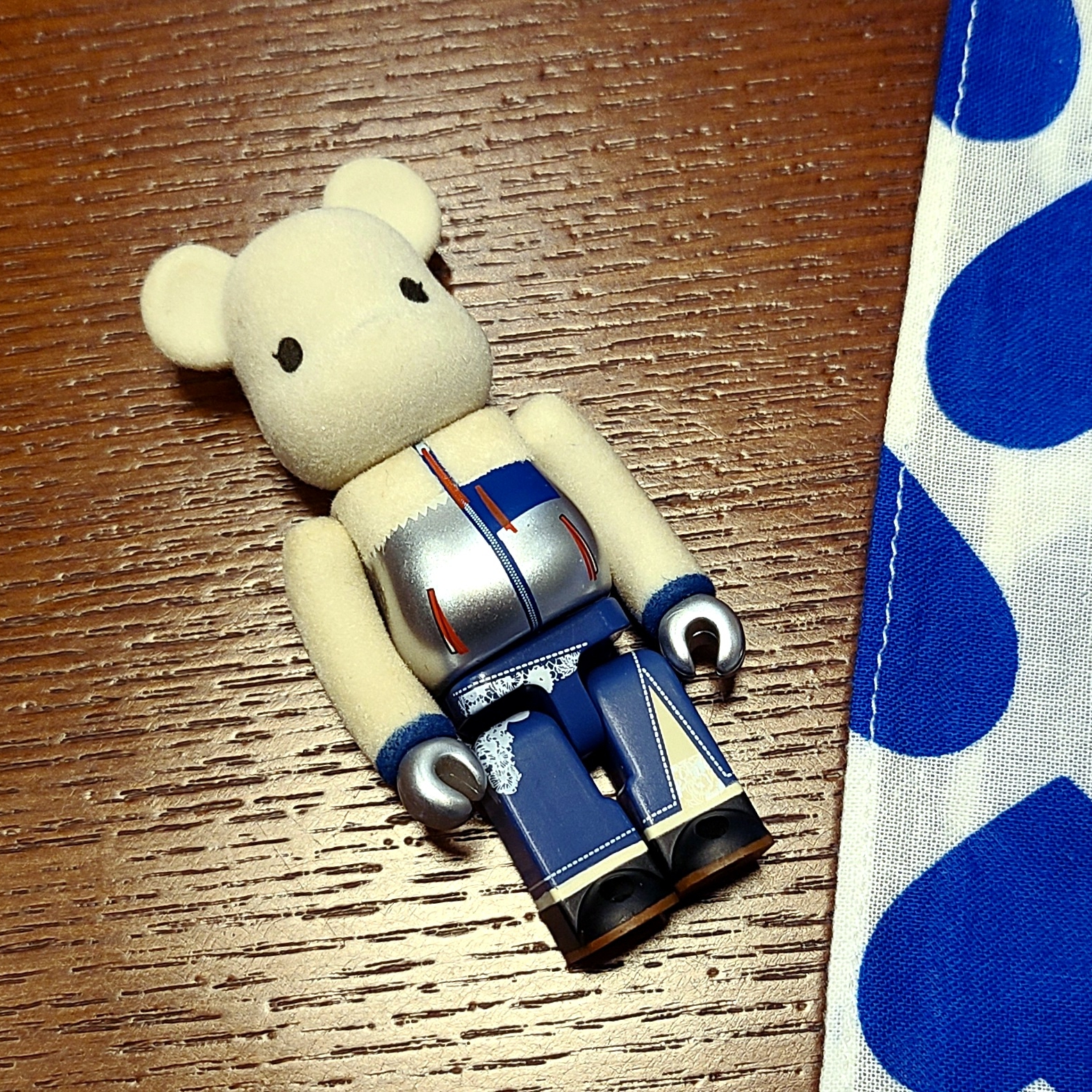 Bearbrick x Sacai 2017 Ver. 100% & 400% Set, Human Made Big Bandana #2 Navy 착용 스타일 - 2
