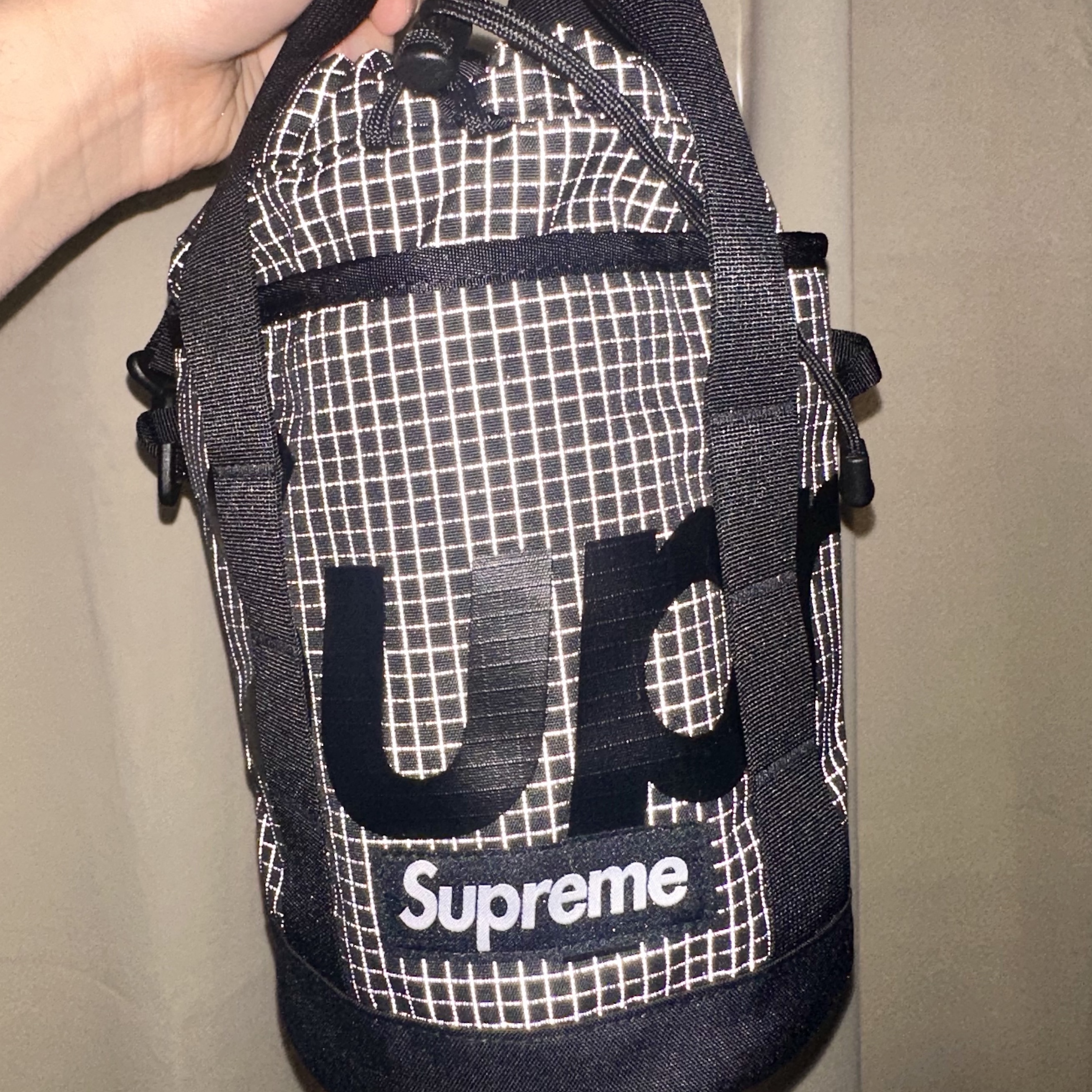 Supreme Cinch Bag Black - 24SS 착용 스타일