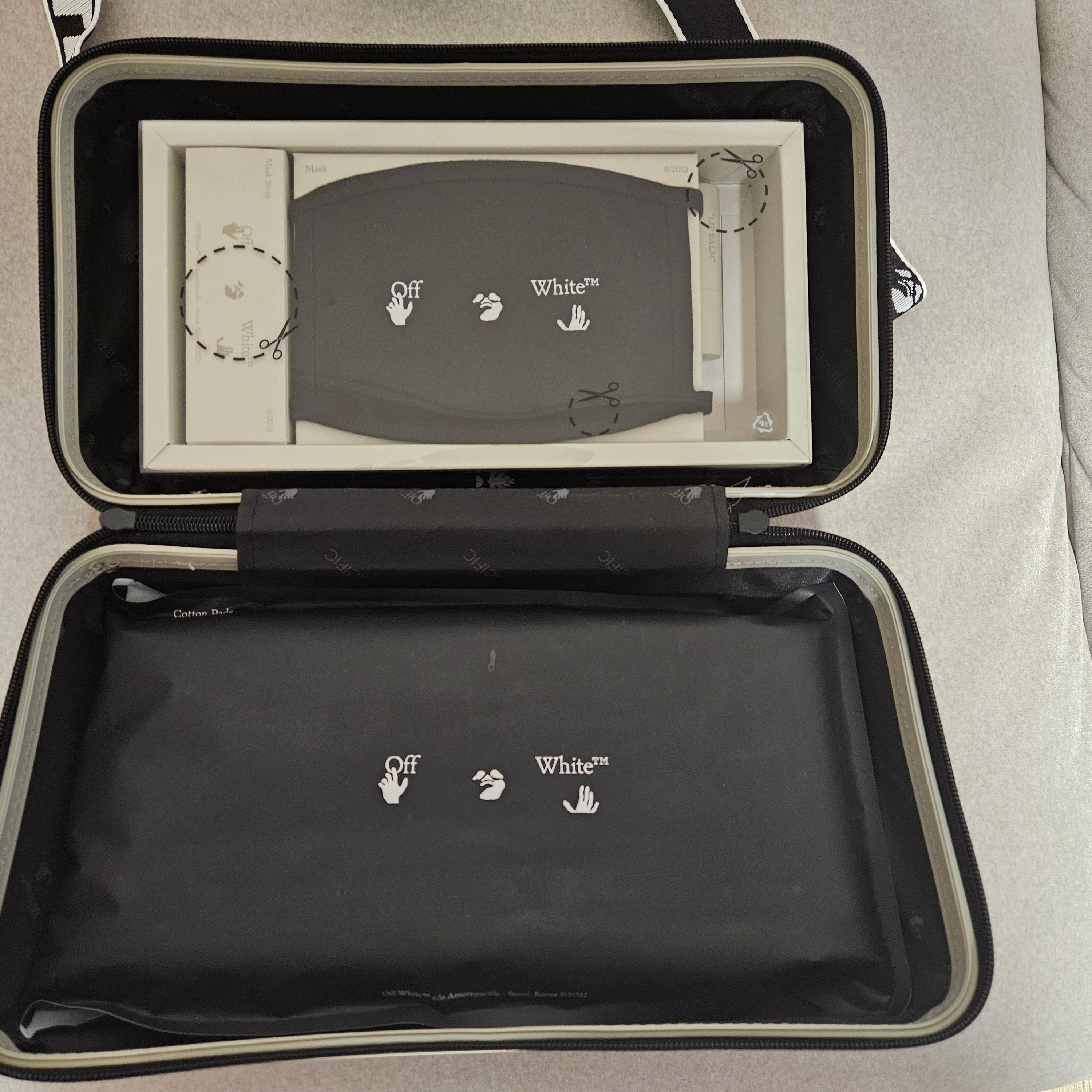 Off-White x Amore Pacific Protection Box (Without Cosmetics) 착용 스타일