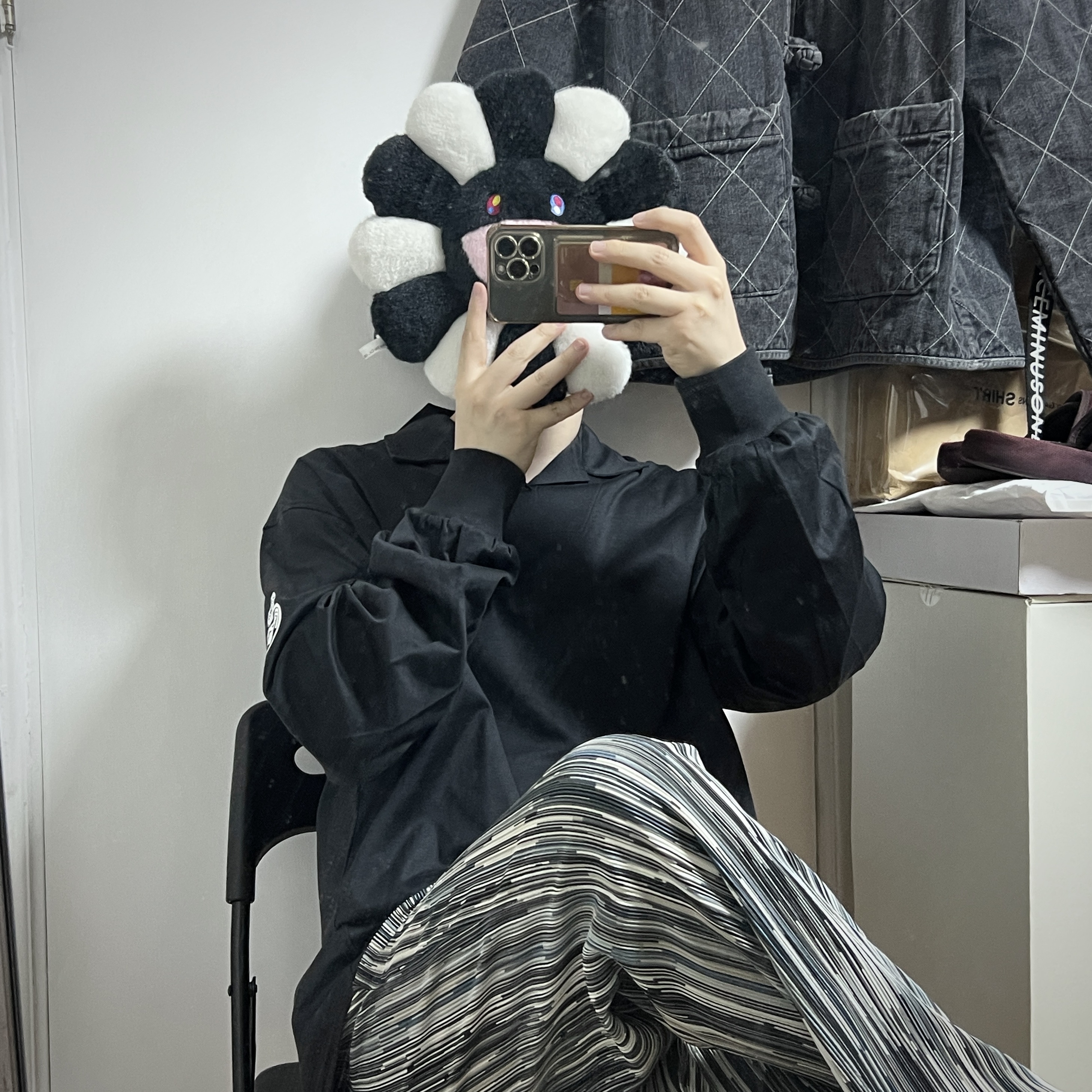 Y-3 x 레알 마드리드 롱슬리브 폴로 블랙, 카이카이키키 플라워 쿠션 30cm 블랙 화이트 착용 스타일 - 1