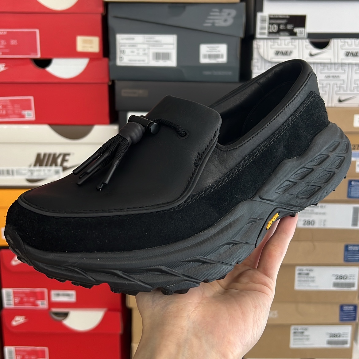 Hoka Speed Loafer Black 착용 스타일