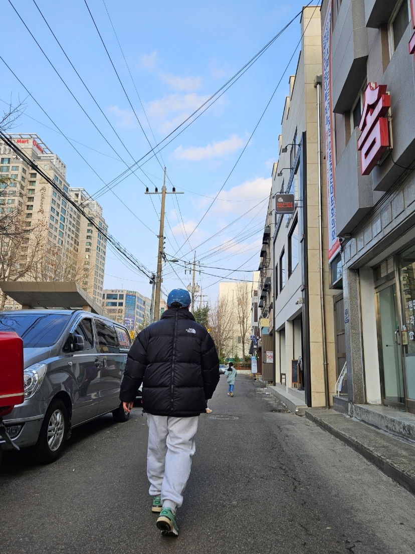 Supreme x The North Face Split Nuptse Jacket Black - 24SS, IAB Studio Sweatpants Light Gray 착용 스타일 - 2