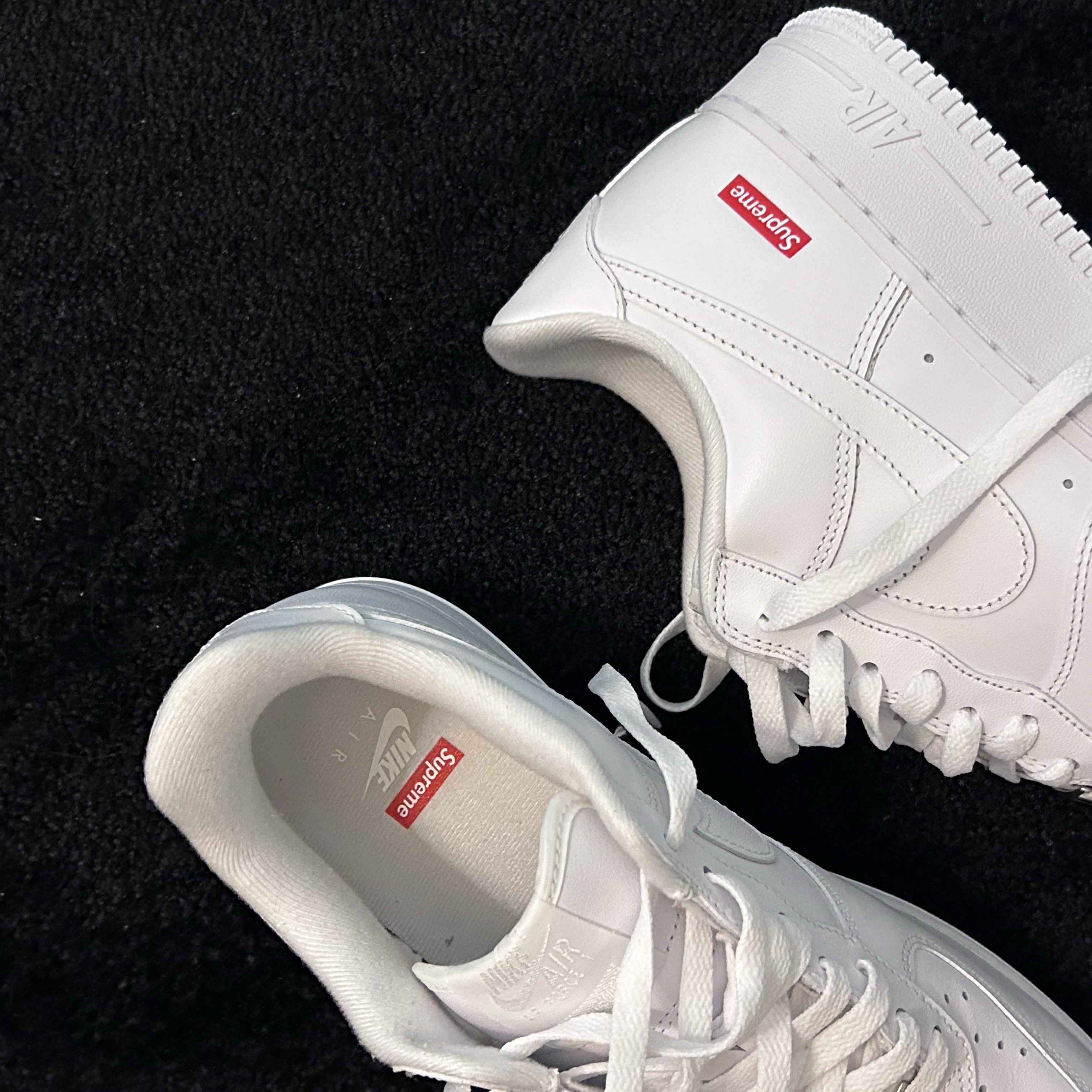 Nike x Supreme Air Force 1 Low White 착용 스타일 - 1