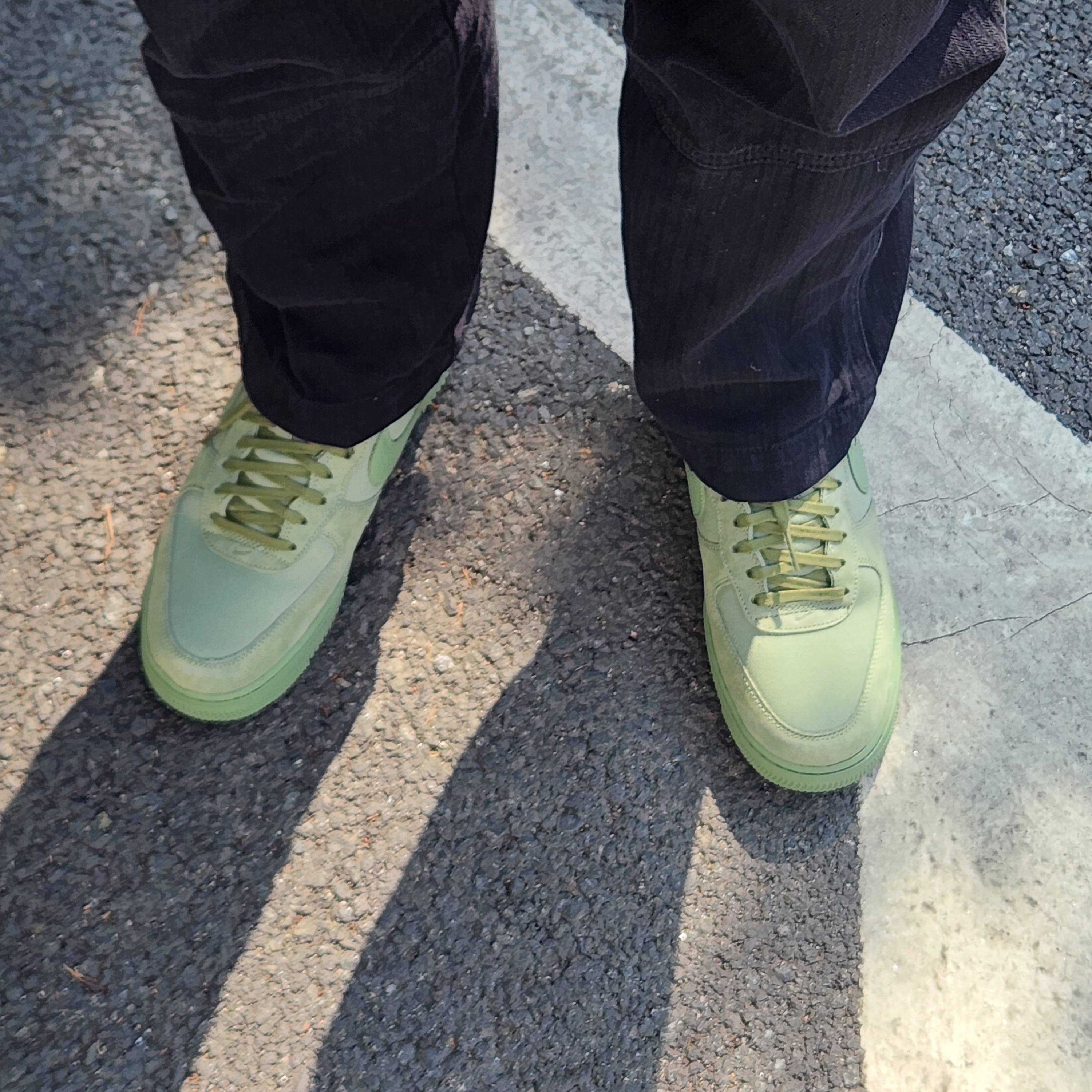 Nike Air Force 1 '07 LX Oil Green 착용 스타일