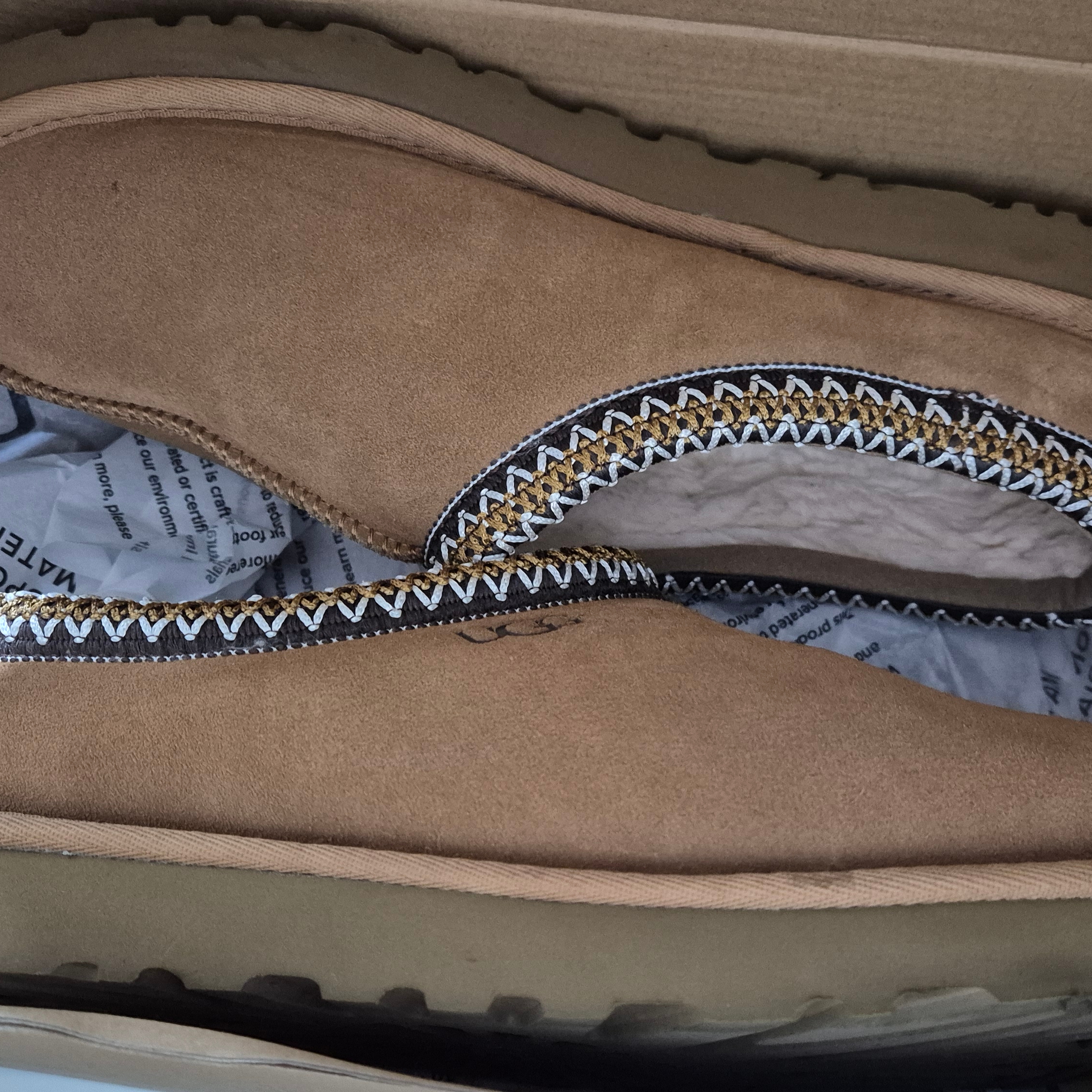UGG Tasman Slipper Chestnut 착용 스타일