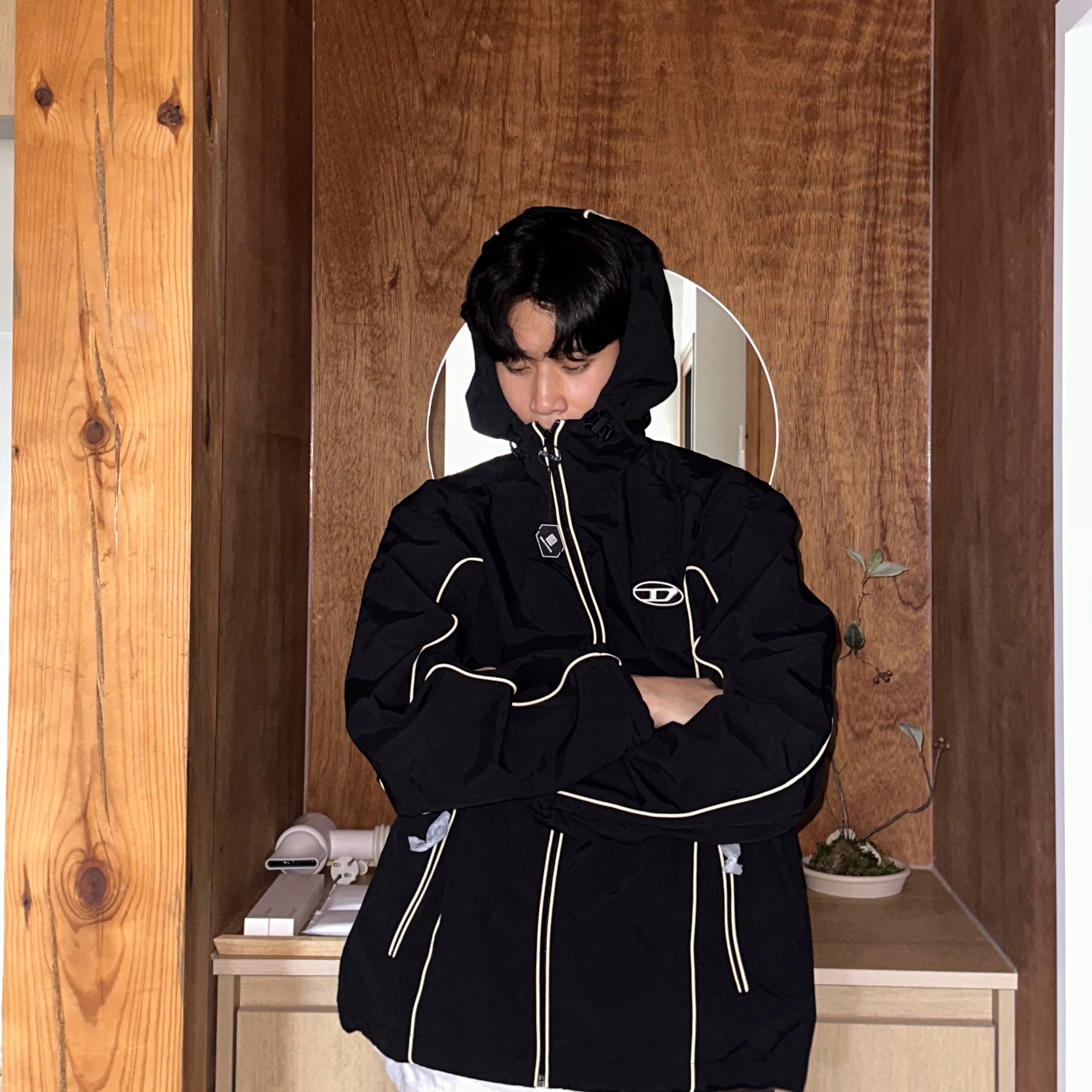 Diesel J-Hives Windbreaker with Contrast Piping Black 착용 스타일