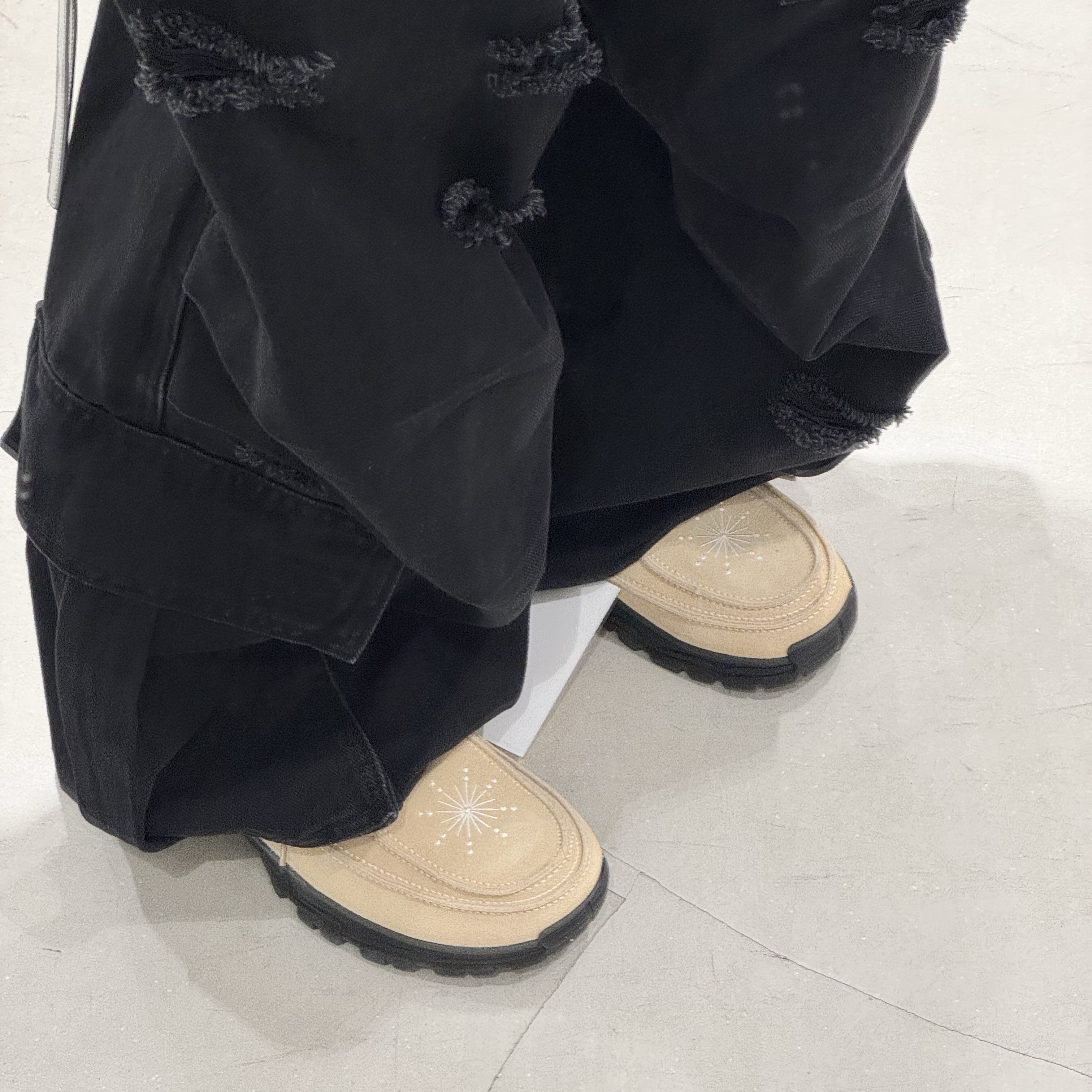 [KREAM 단독] Millo Archive X Negative Three Crescendo Desert Boots Beige, [KREAM 단독] Millo Archive X Negative Three Crescendo Desert Boots Black 착용 스타일 - 6