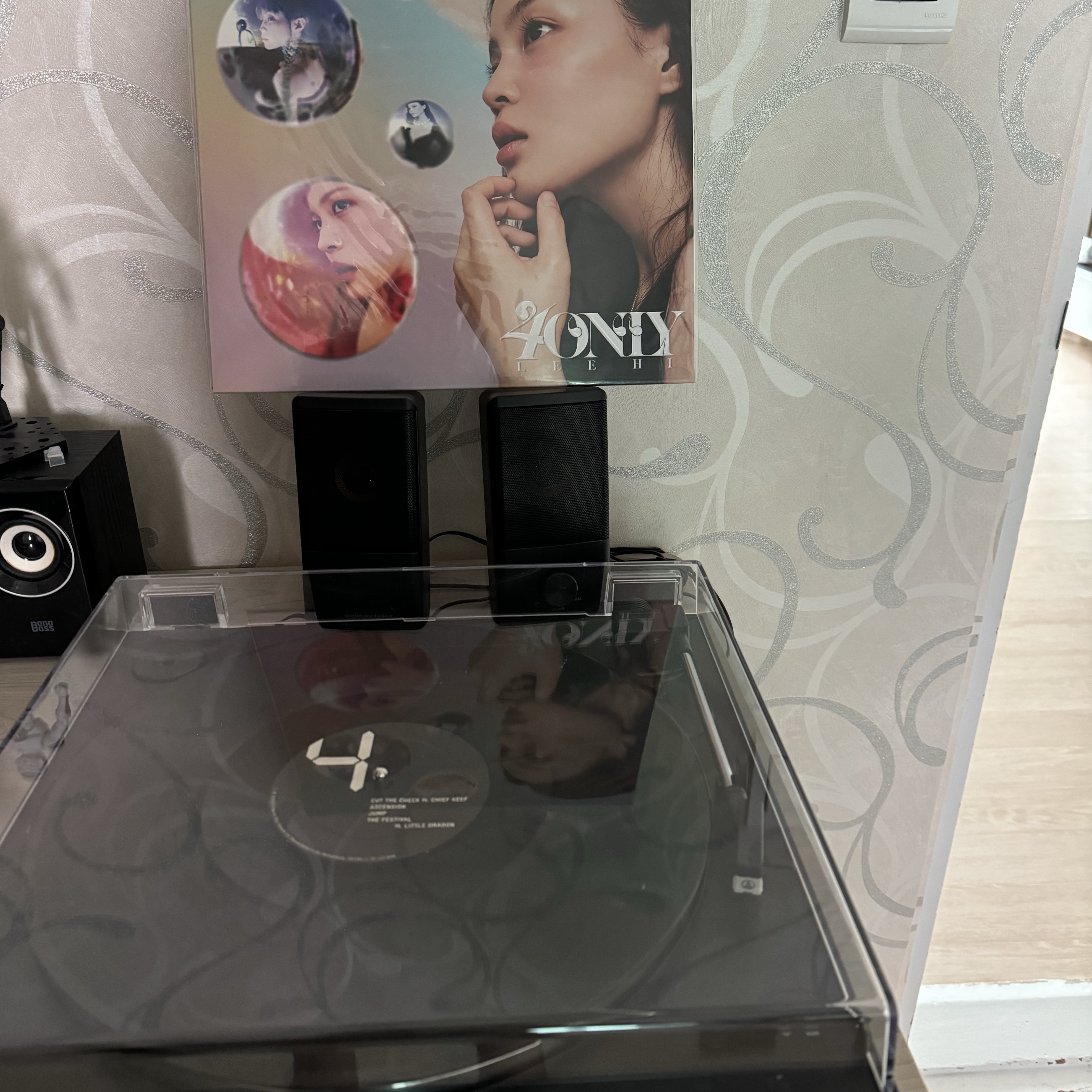 Lee Hi 3rd Album 4 Only LP Transparent 착용 스타일