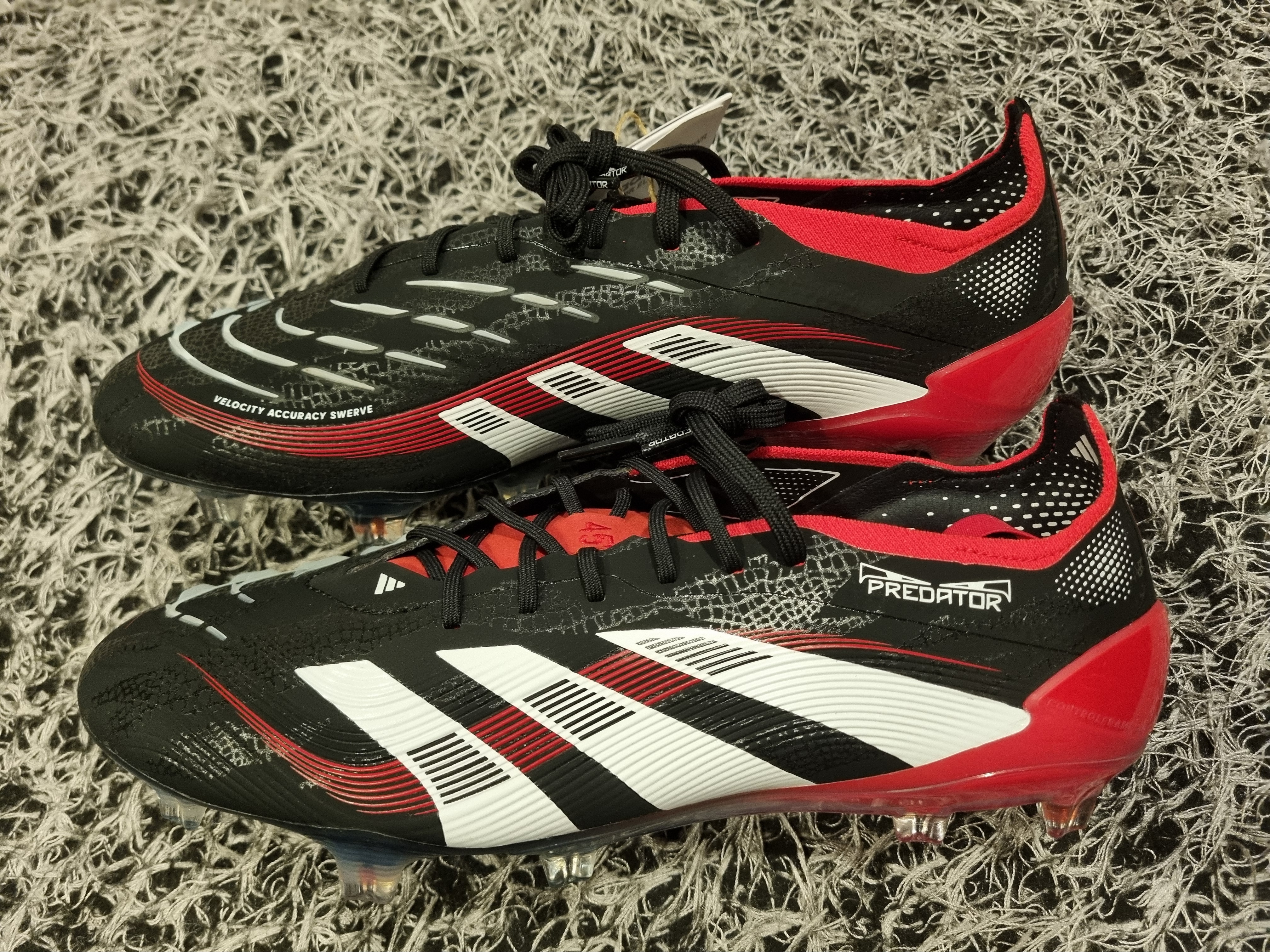 Adidas Predator Elite Foldover Tongue Firm Ground BWR Cleats Core Black Cloud White 착용 스타일 - 3