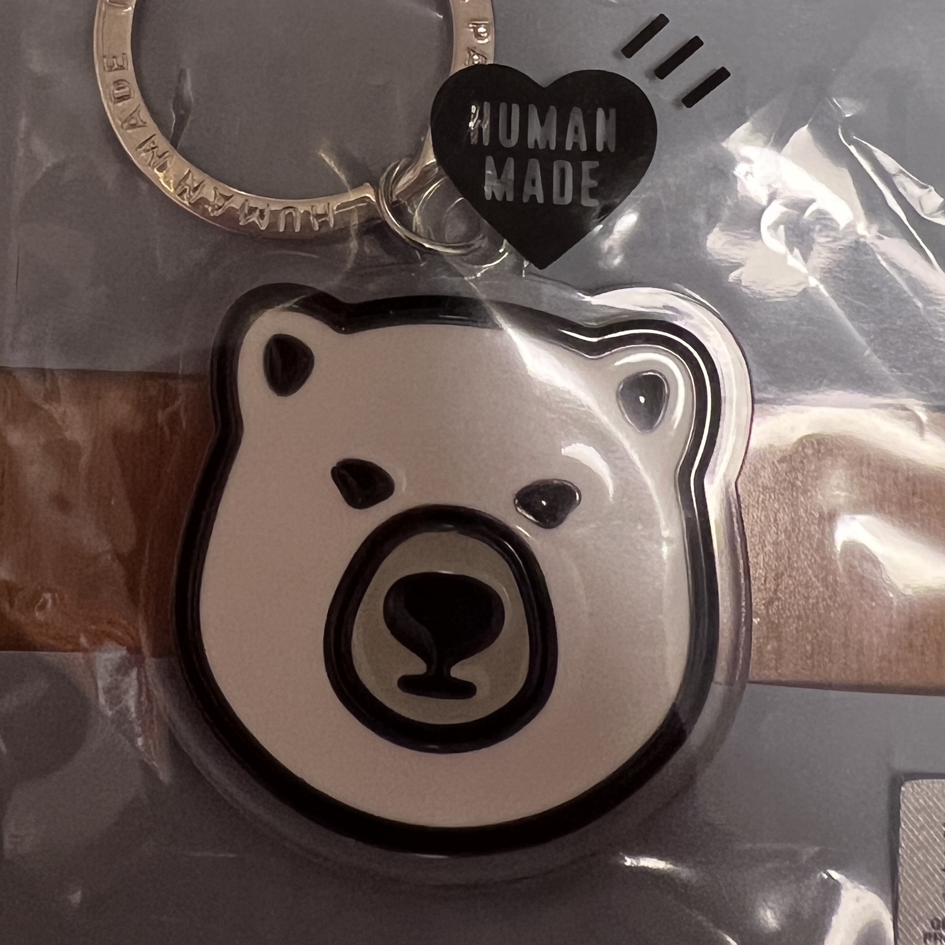 Human Made Acrylic Animal Keyring White 착용 스타일