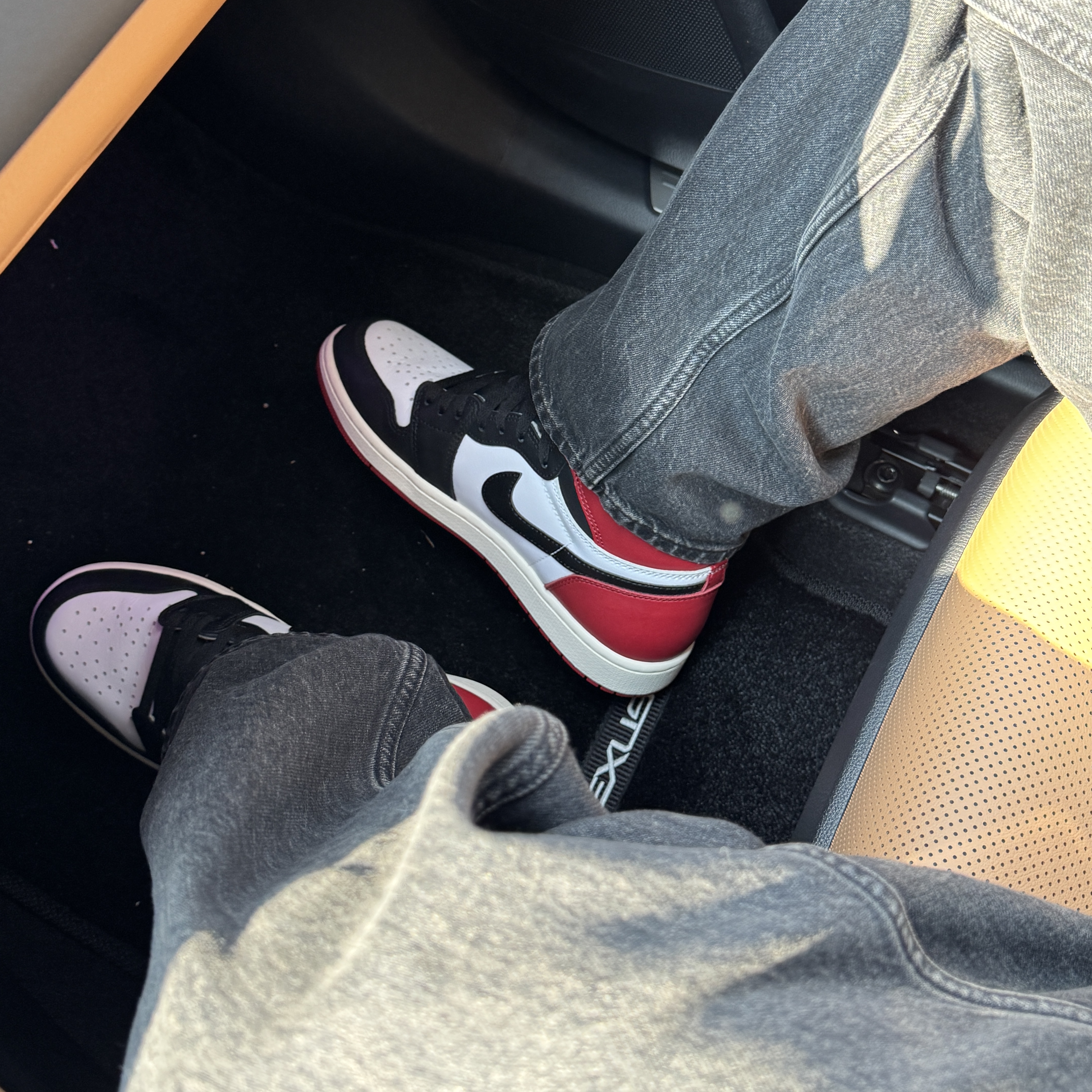 Jordan 1 Retro High OG Black Toe 착용 스타일