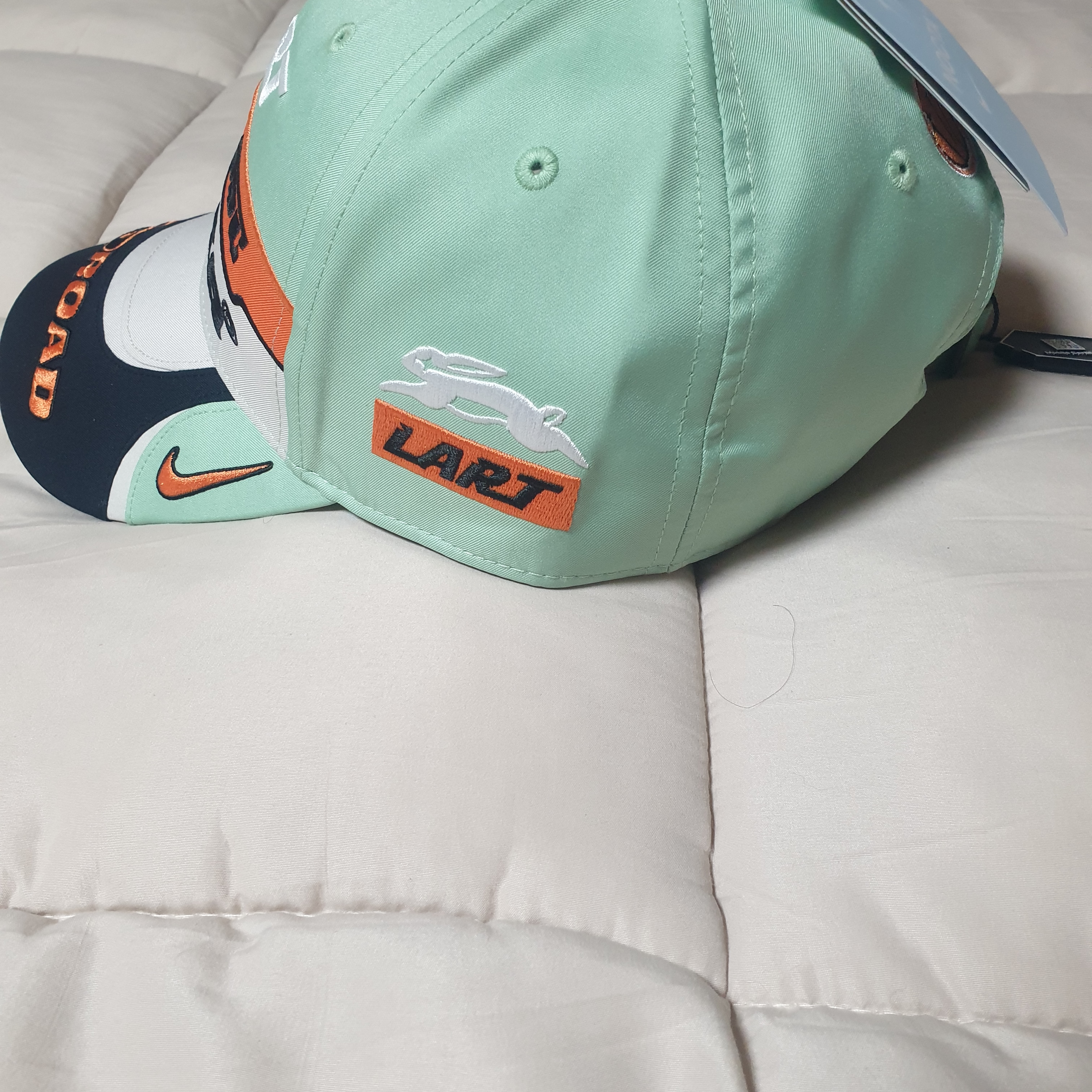 Nike x Drake Nocta x Kar L'Art De L'Automobile Drx Hat Enamel Green 착용 스타일 - 2