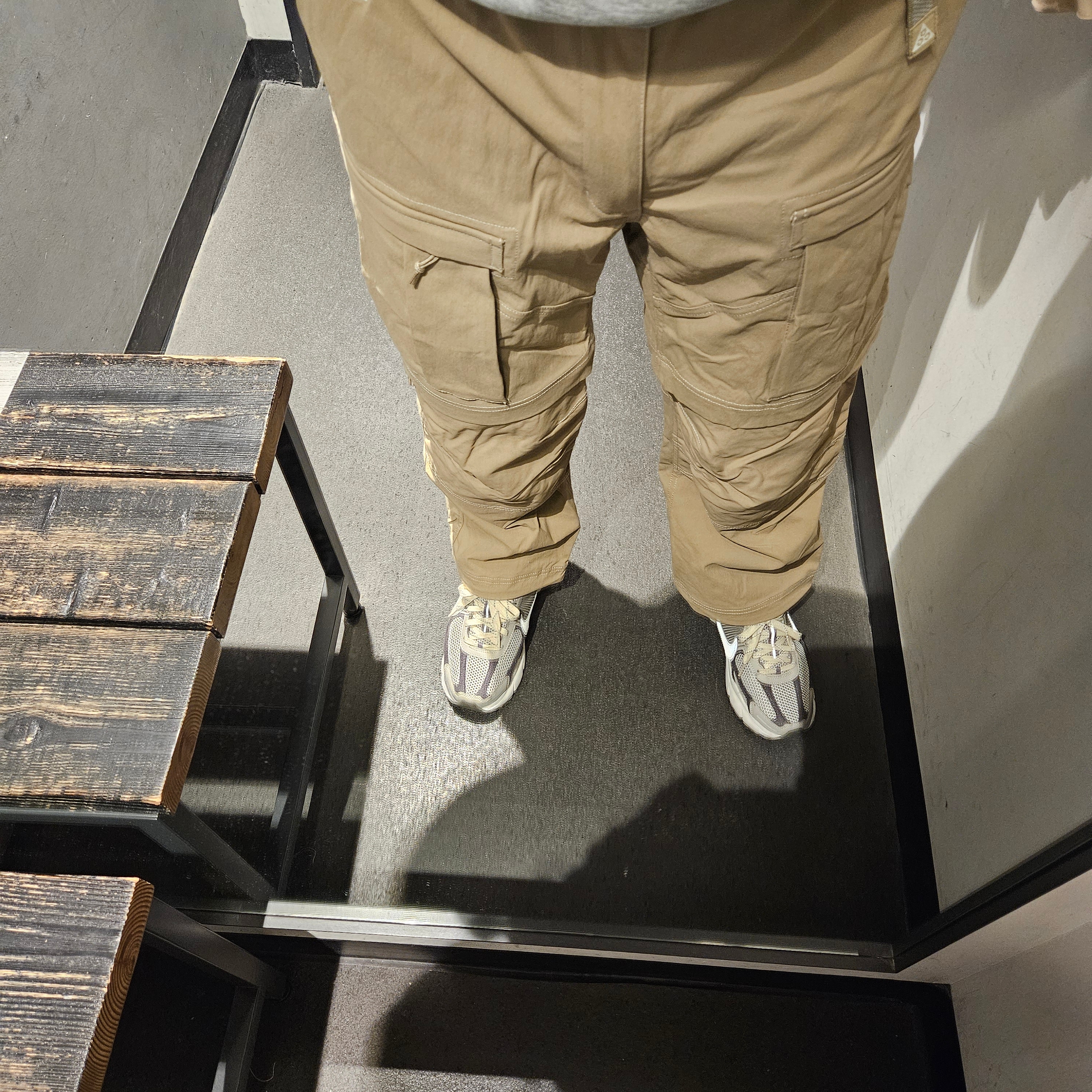 Nike ACG Smith Summit Cargo Pants Khaki Iron Ore - Asia 착용 스타일