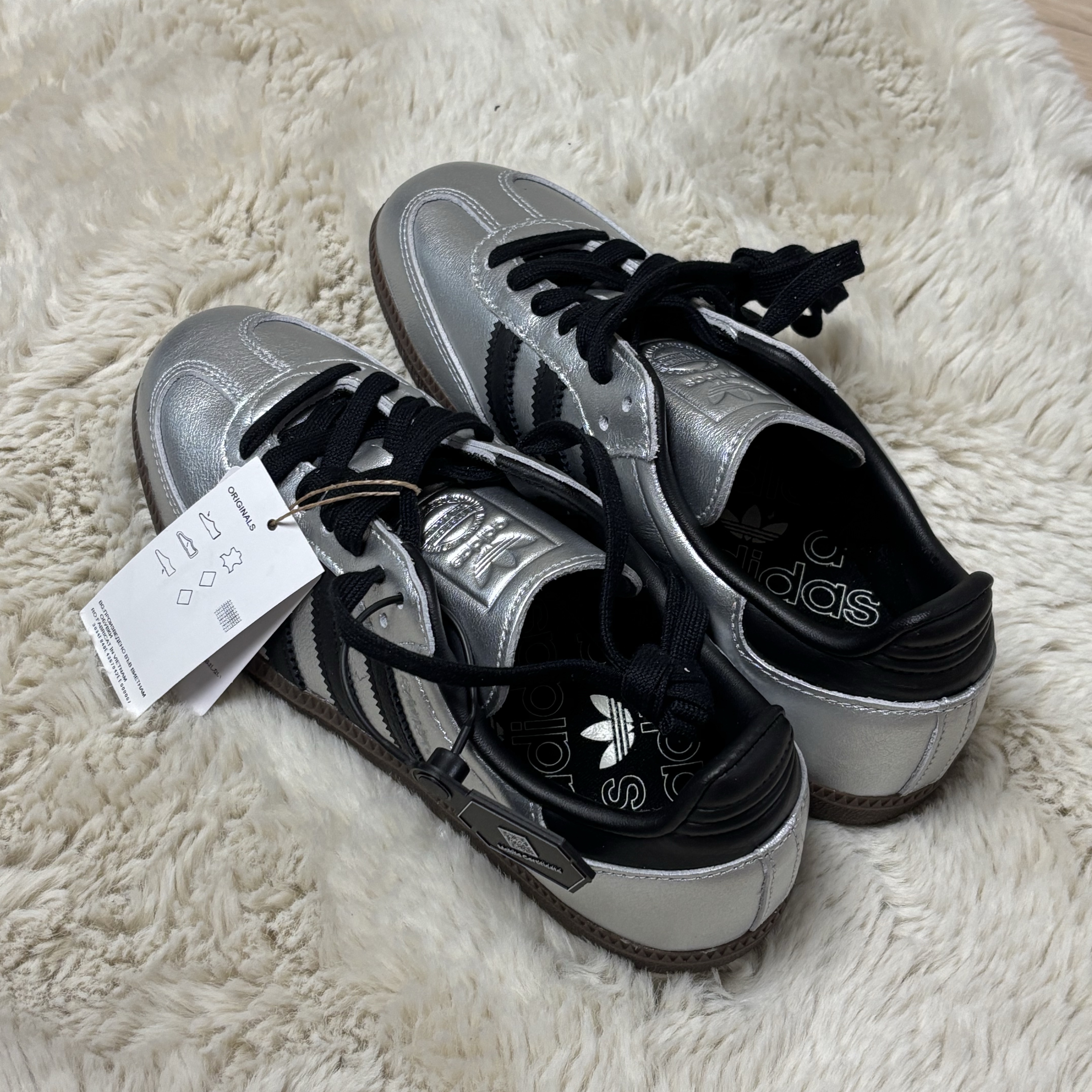 (W) Adidas Samba OG Silver Metalic Core Black Gum 착용 스타일