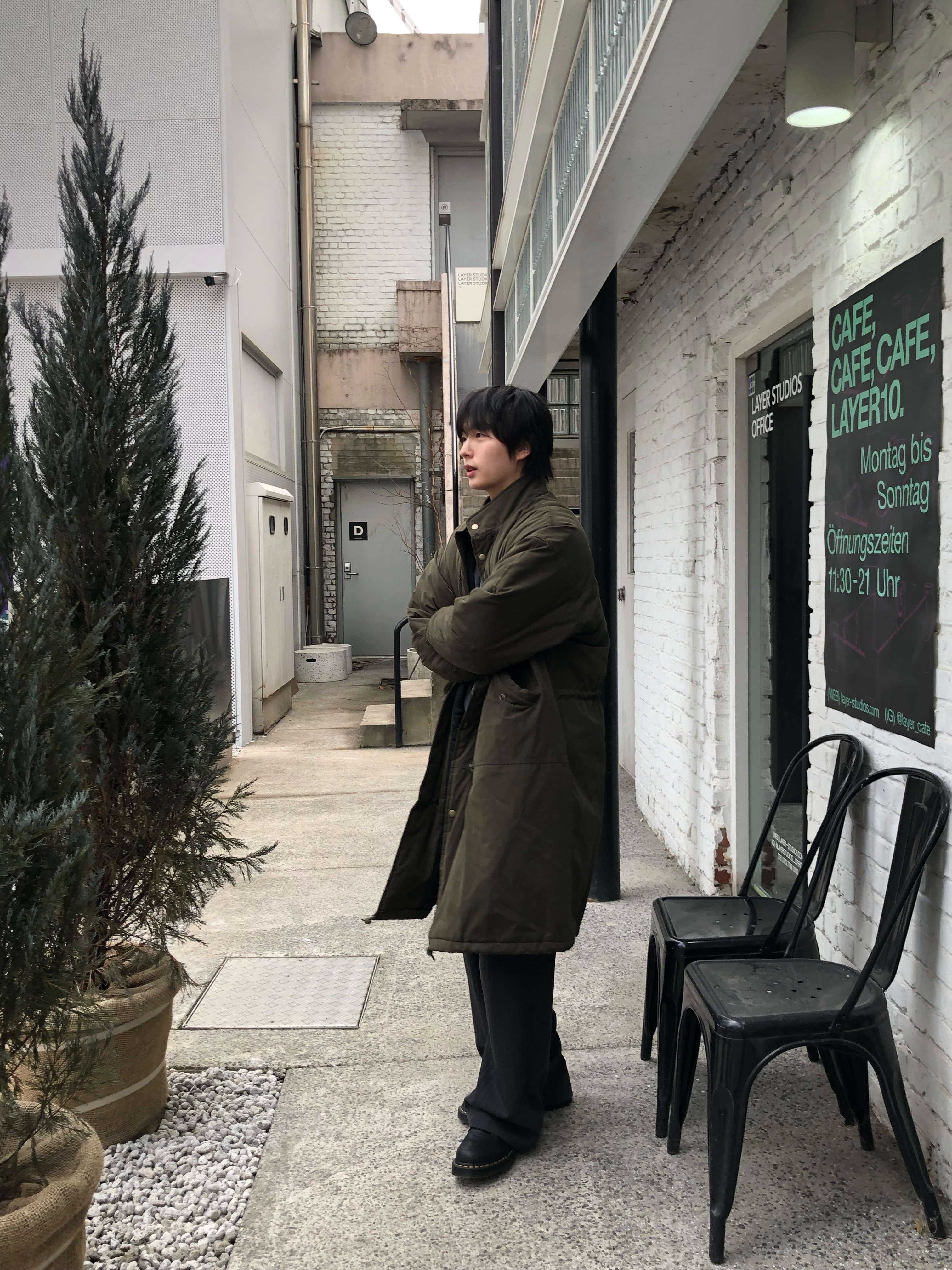 닥터마틴 x 디스이즈네버댓 1461 왁스드 풀 그레인 블랙 착용 스타일 - 2