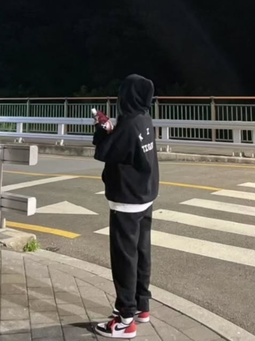 Kia Tigers x IAB Studio Brand Day Hoodie Black, IAB Studio Sweatpants Black White - 22SS 착용 스타일