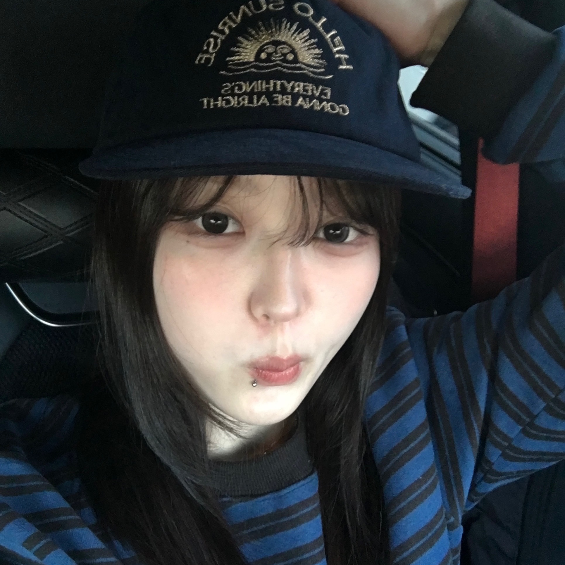 Hello Sunrise Arch Logo 5Panel Cap Navy 착용 스타일
