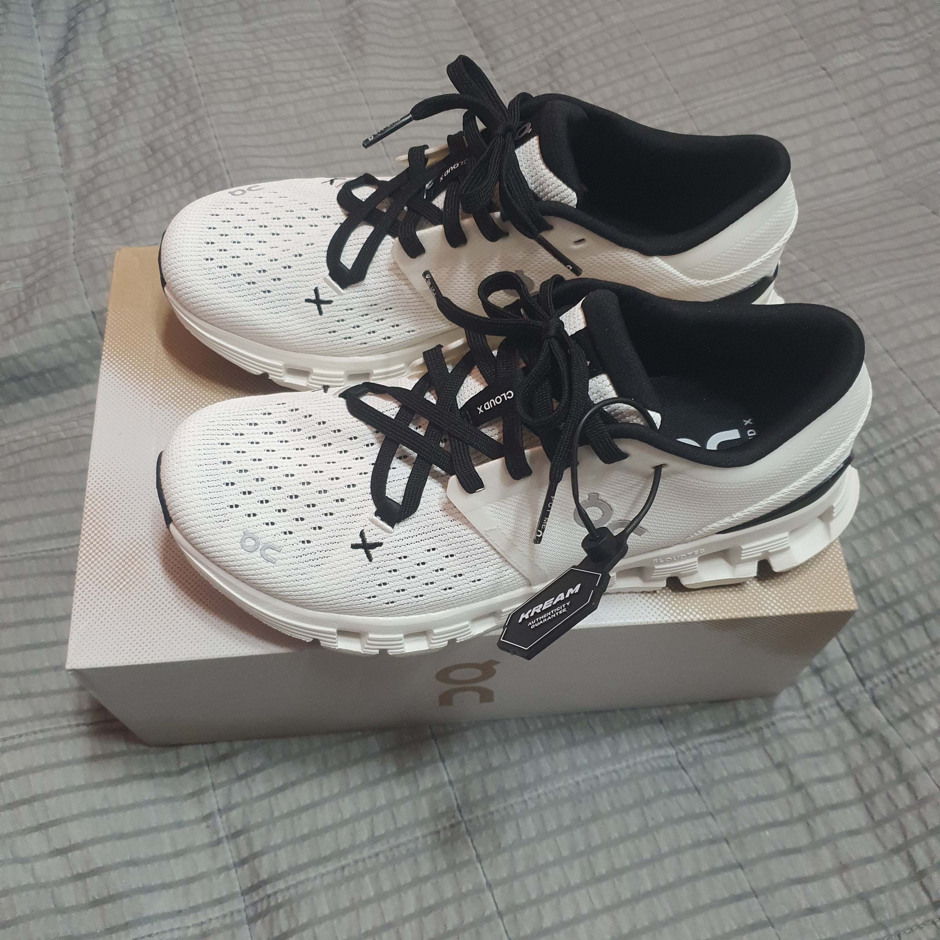 (W) On Running Cloud X 4 Ivory Black 착용 스타일 - 2