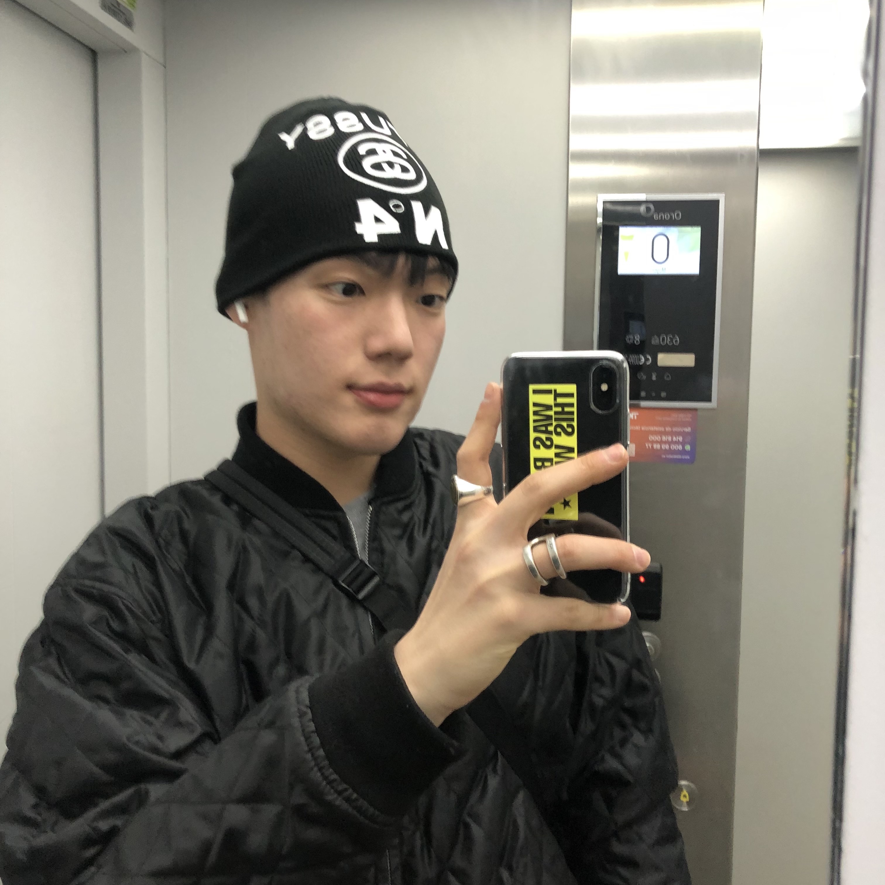 Stussy Skullcap Number 4 Black 착용 스타일 - 1