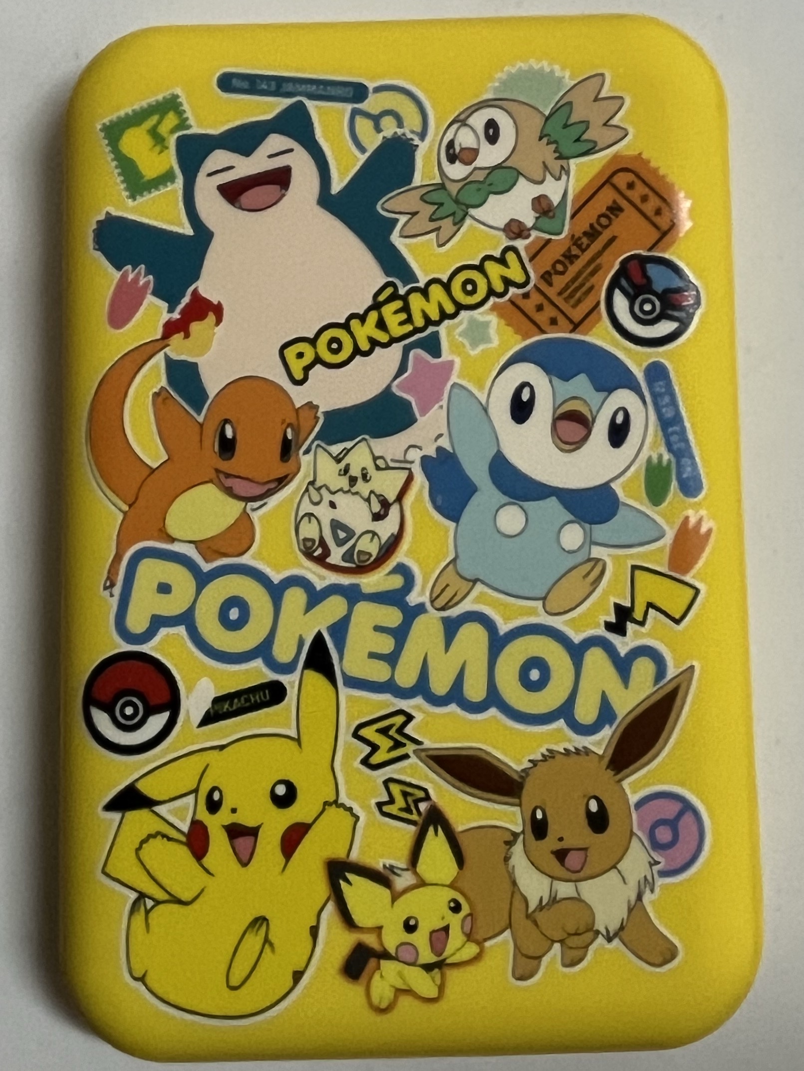Woojin Store Pokemon Magsafe Battery 5000mAh Black, Woojin Store Pokemon Magsafe Battery 5000mAh Yellow 착용 스타일