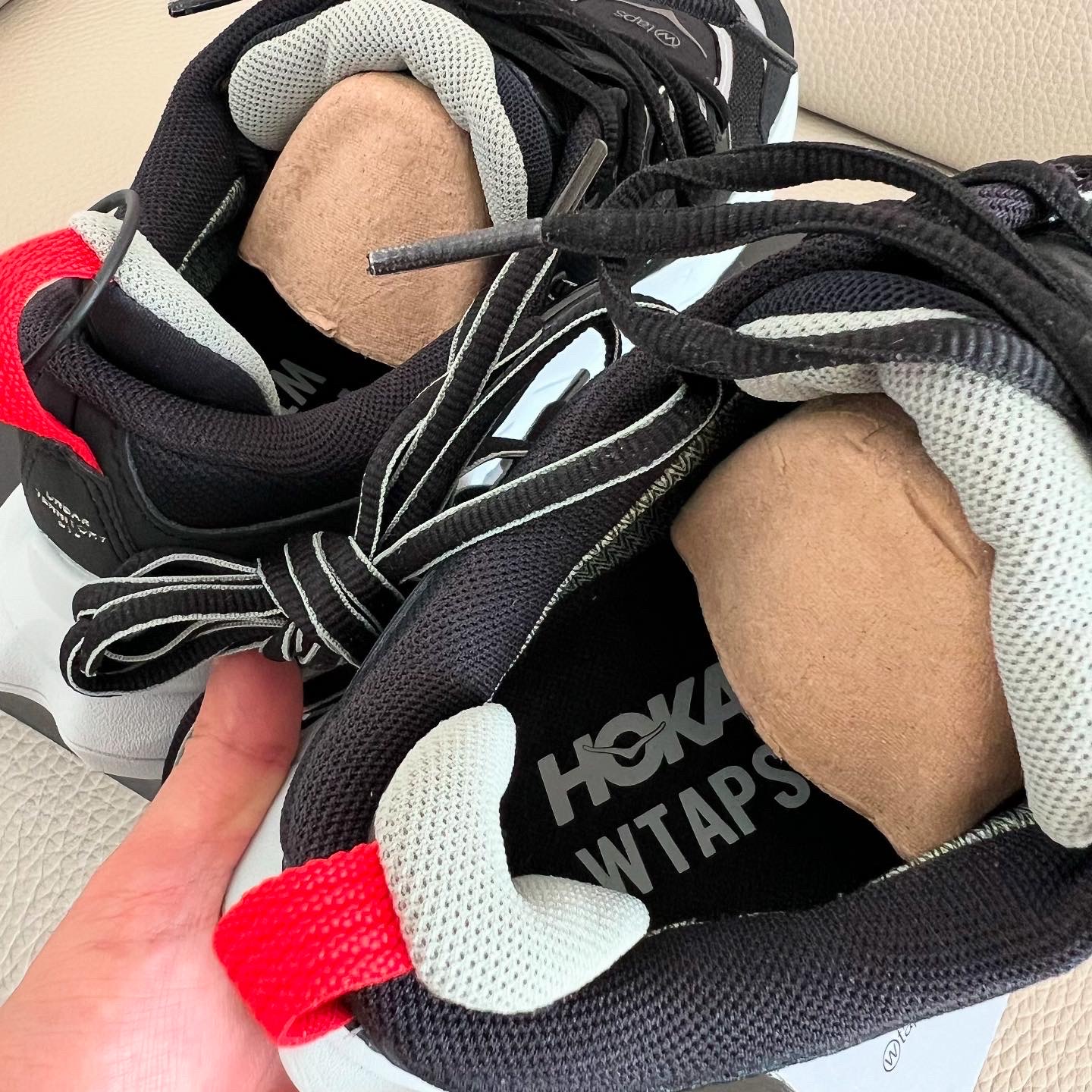 Hoka x WTAPS Anacapa Low GTX Black 착용 스타일 - 3