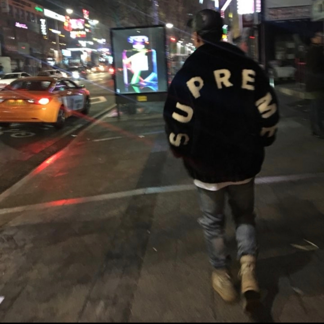 이지 시즌 3 밀리터리 부츠 오닉스 쉐이드, 슈프림 포우 퍼 리피터 봄버 자켓 다크 틸 - 18SS 착용 스타일 - 1