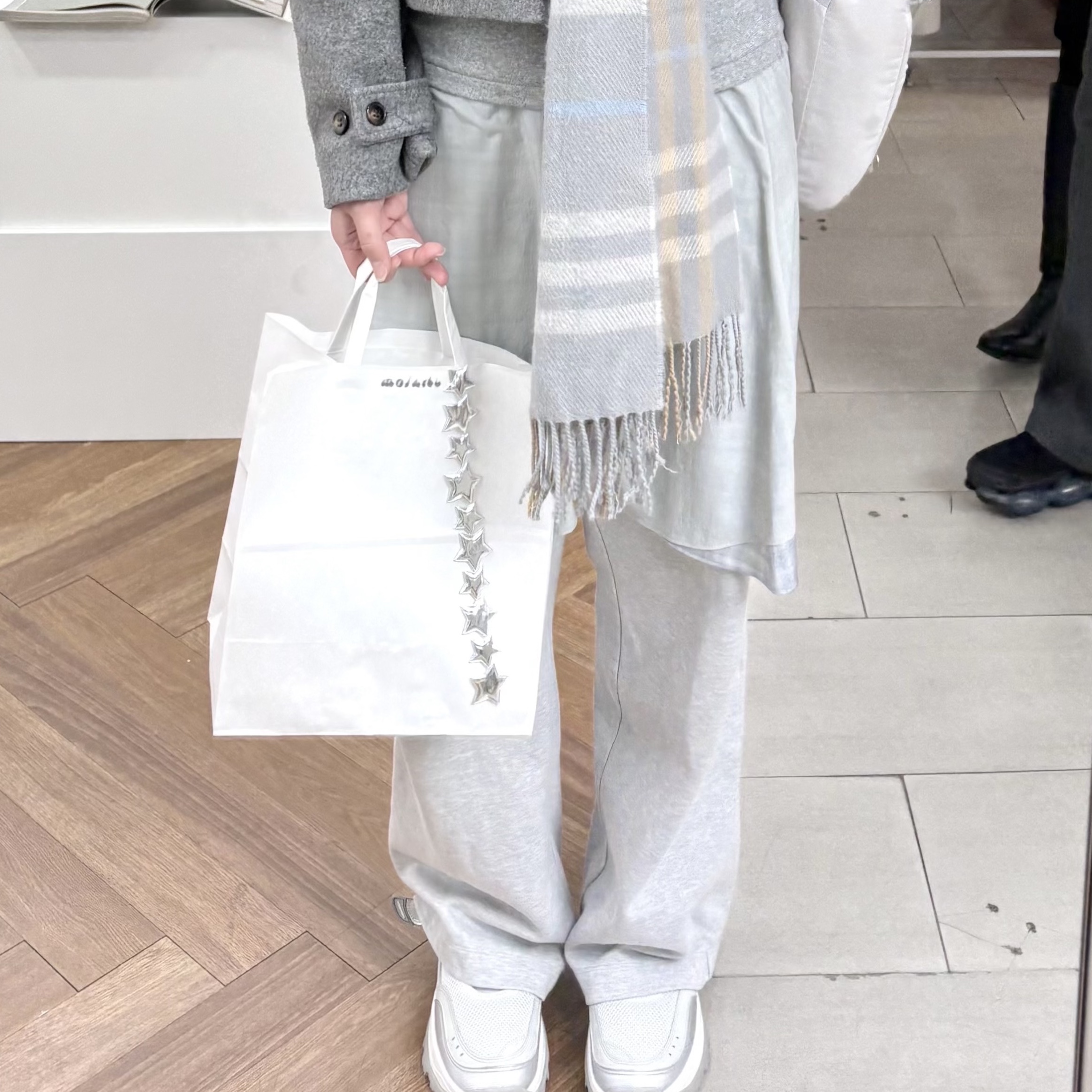 OJOS Layered Strap Flare Skirt Grey, (W) Honsby Darling Harbour Pearl Silver 착용 스타일