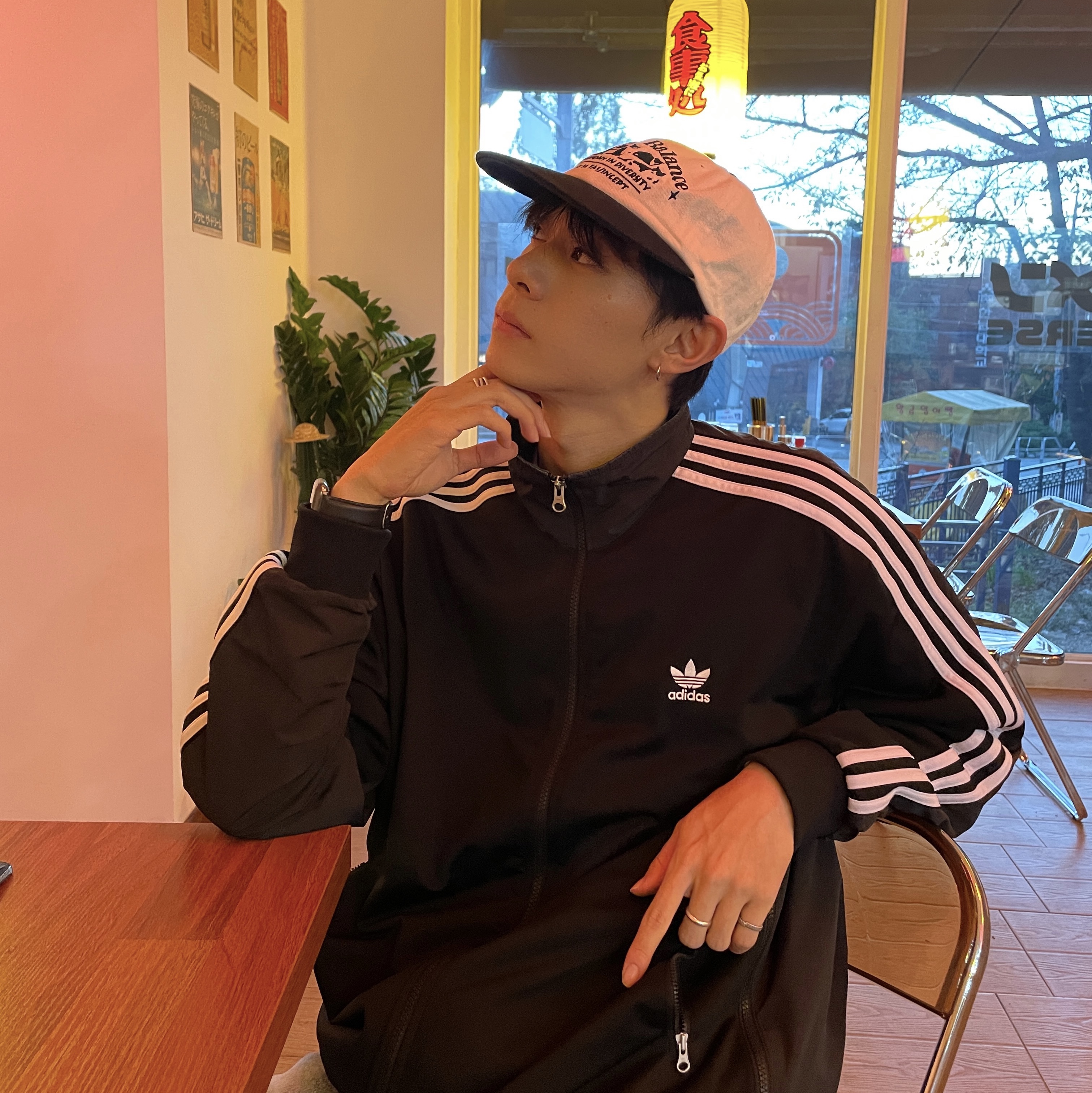 Adidas Adicolor Classics Firebird Track Top Black - KR Sizing, OJOS Paneled Crop Shell Jacket Warm Grey 착용 스타일 - 1