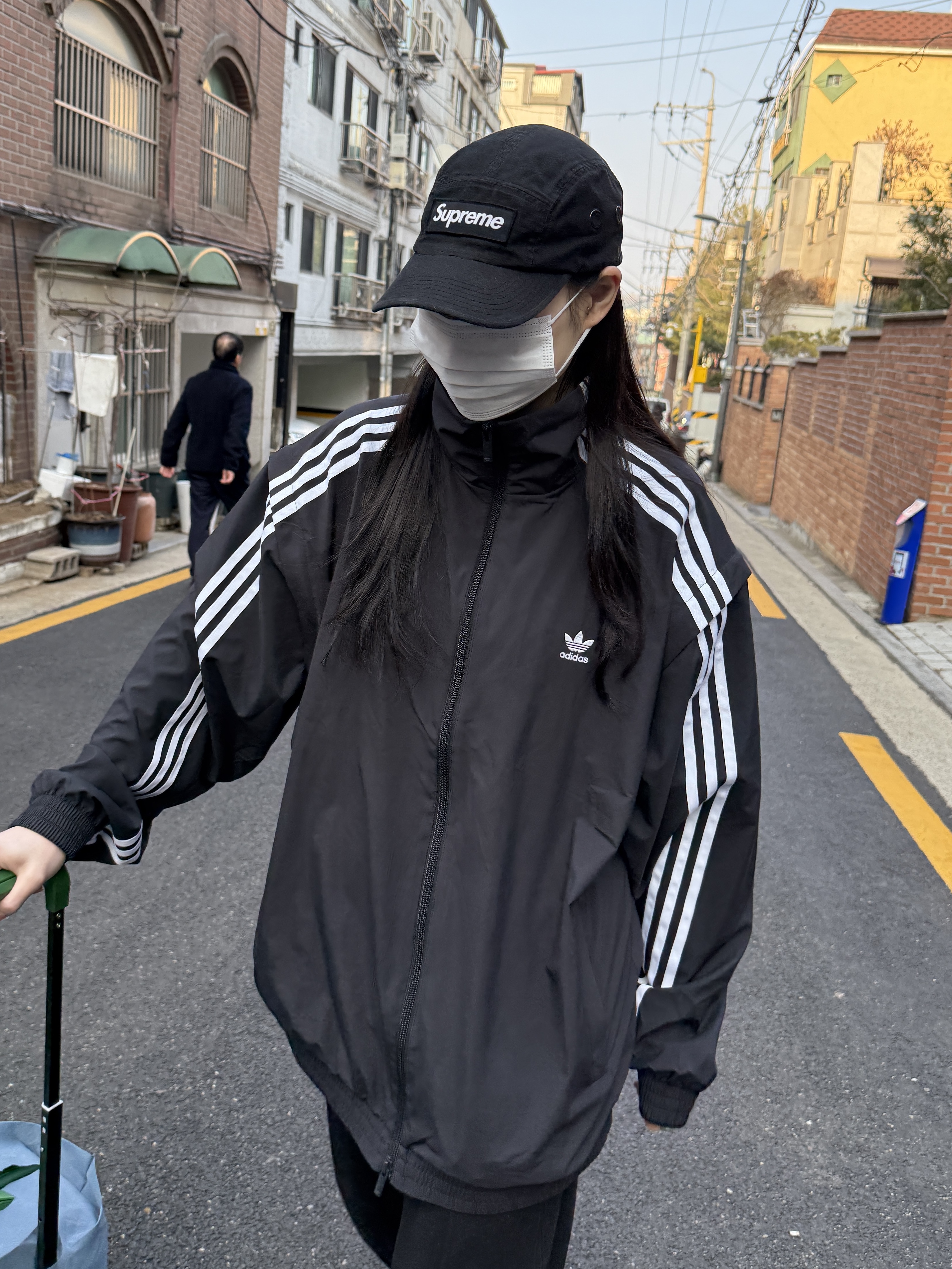 (W) Adidas Adilenium Season 2 Oversized Zip Track Top Gender Neutral Black - KR Sizing 착용 스타일 - 2