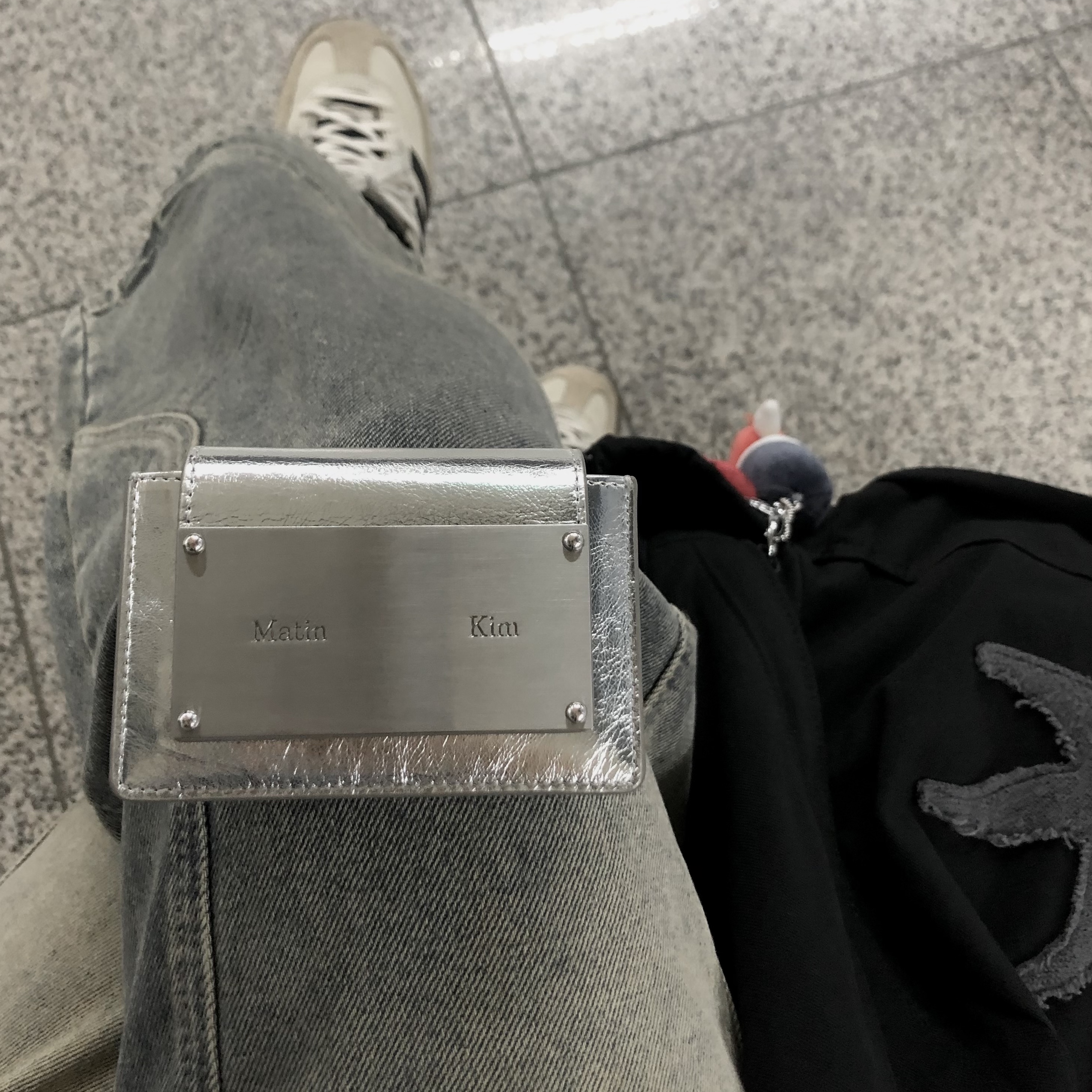 Matin Kim Accordion Wallet Silver, (W) Adidas Spezial Handball Wonder White Core Black 착용 스타일