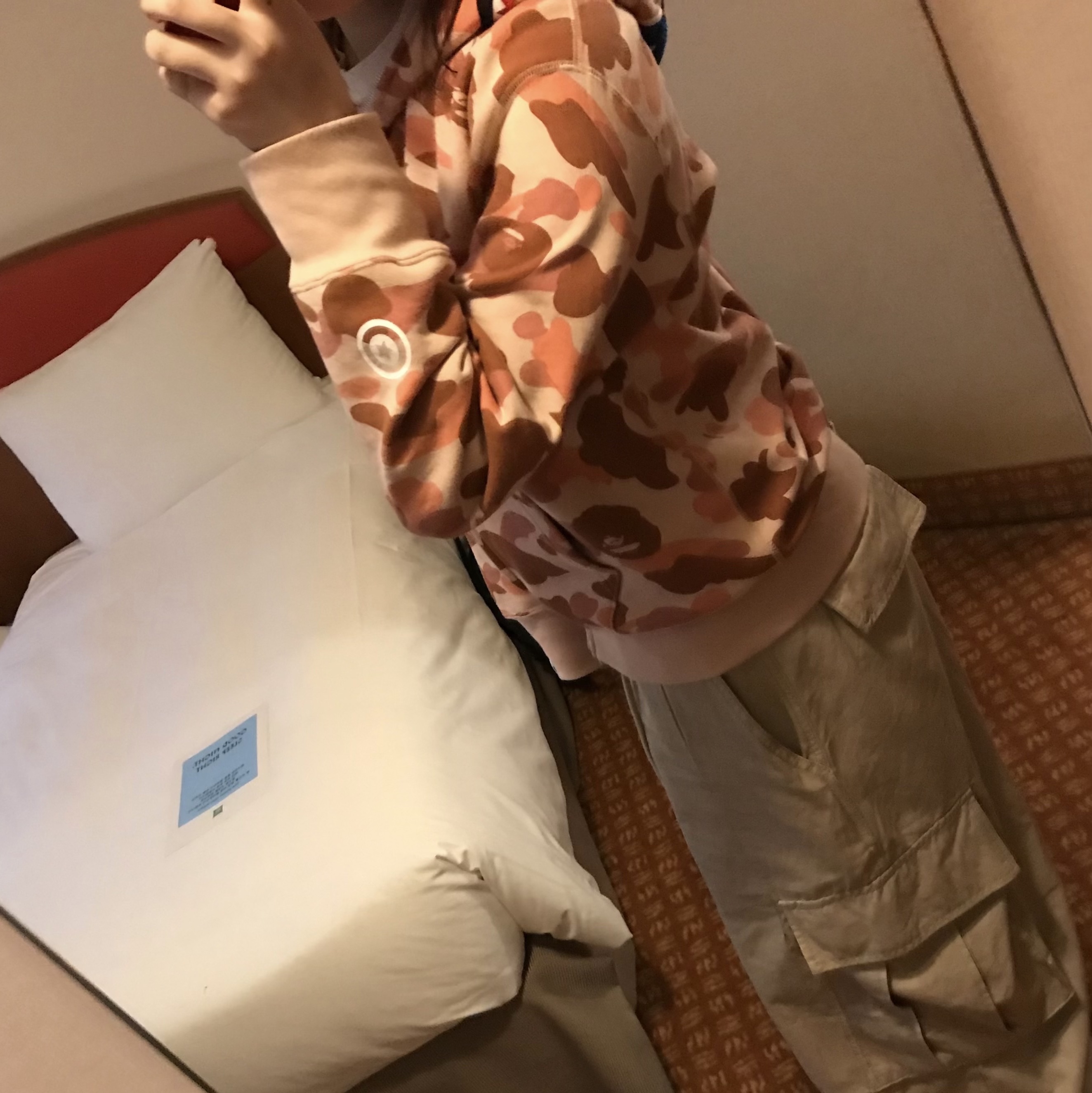 (W) BAPE 1st Camo Shark Full Zip Hoodie Pink 착용 스타일