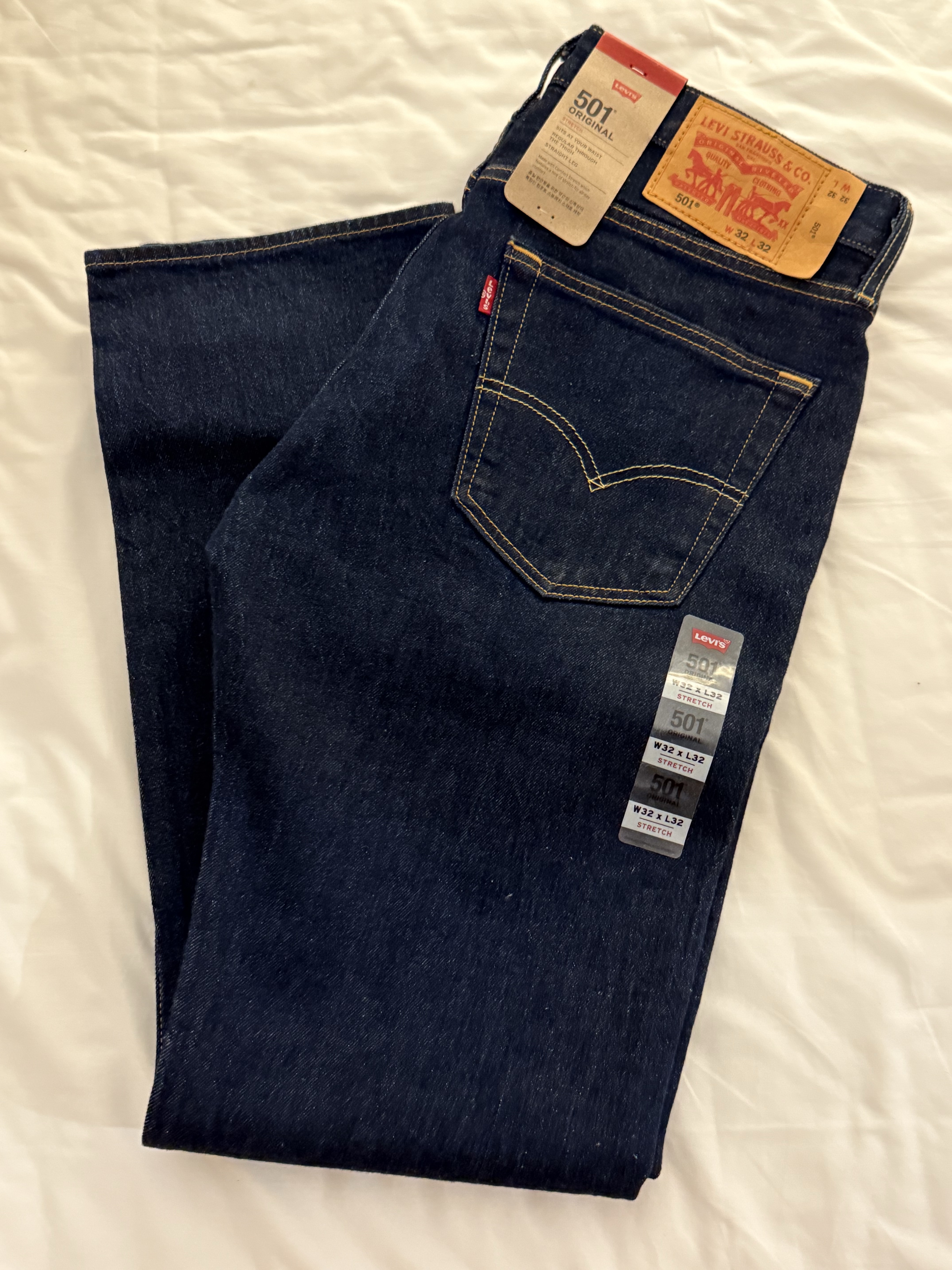 Levi's 501 Original Fit Jean Midium Indigo 착용 스타일