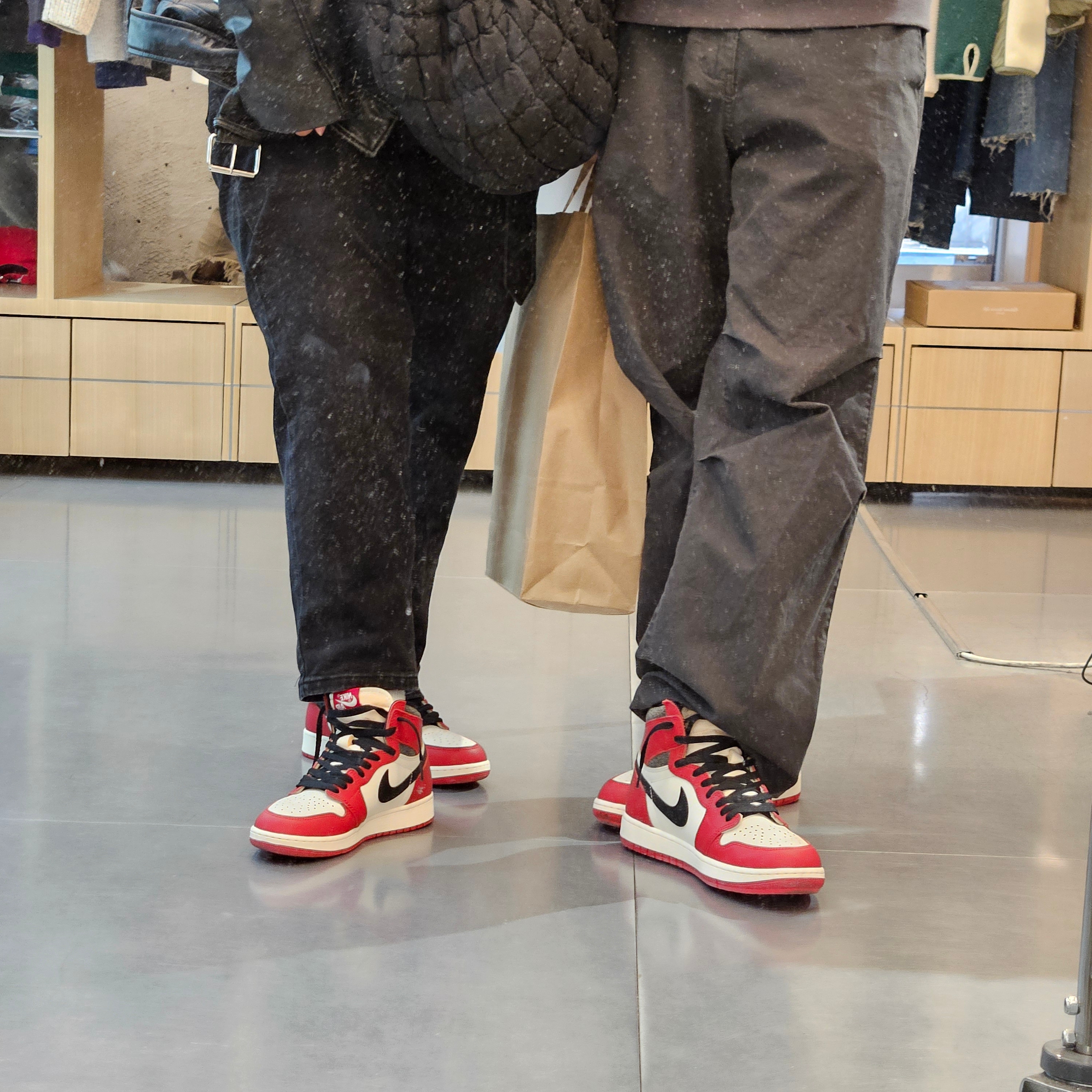 (GS) Jordan 1 Retro High OG Chicago 2022, Jordan 1 Retro High OG Chicago 2022 착용 스타일 - 2