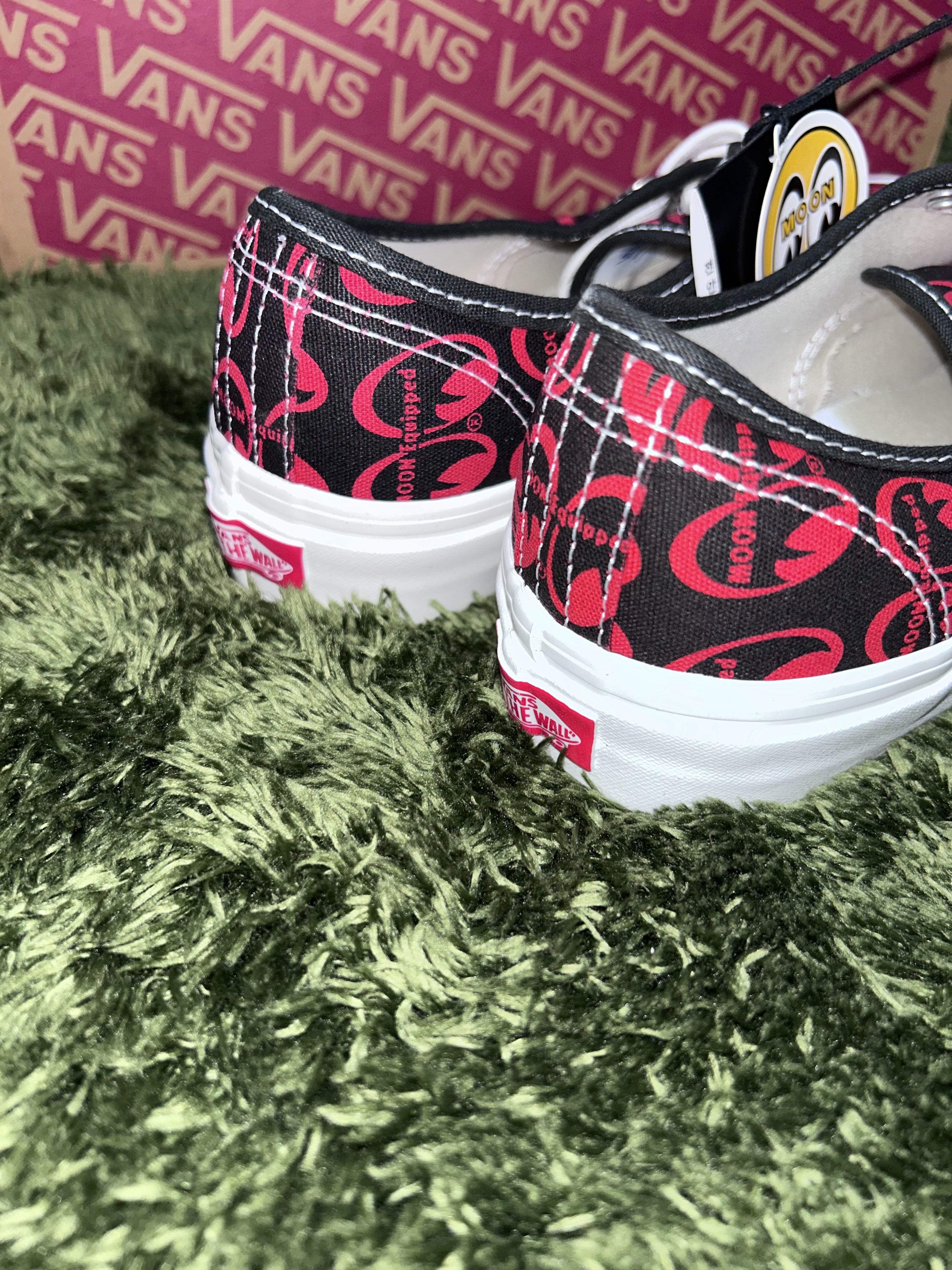 Vans x Mooneyes Authentic 44 DX Anaheim Factory Red 착용 스타일 - 5