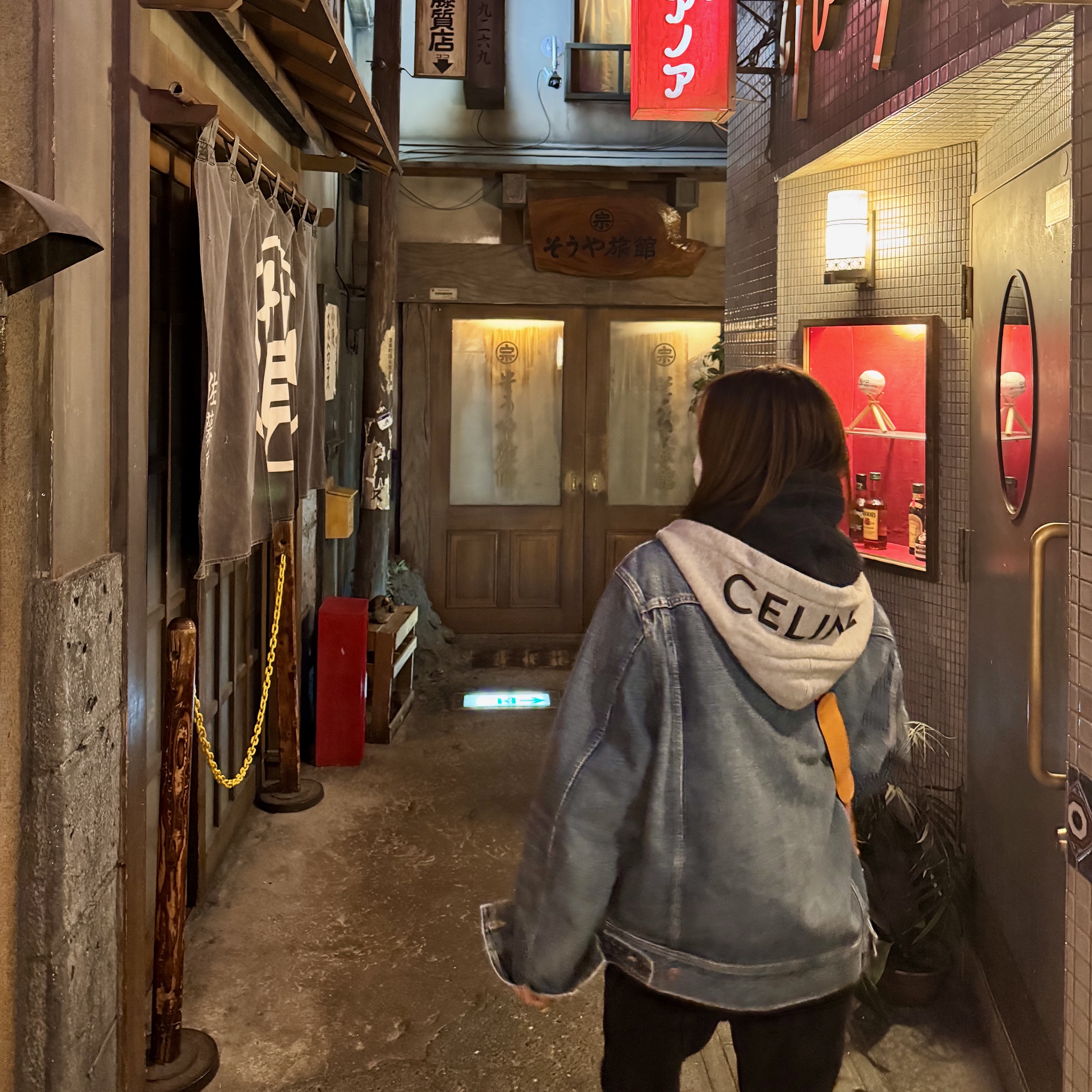 Celine Trucker Jacket in Union Wash Denim Union Wash, Converse Chuck 70 Hi Black ์ฐฉ์ฉ ์คํ์ผ - 2