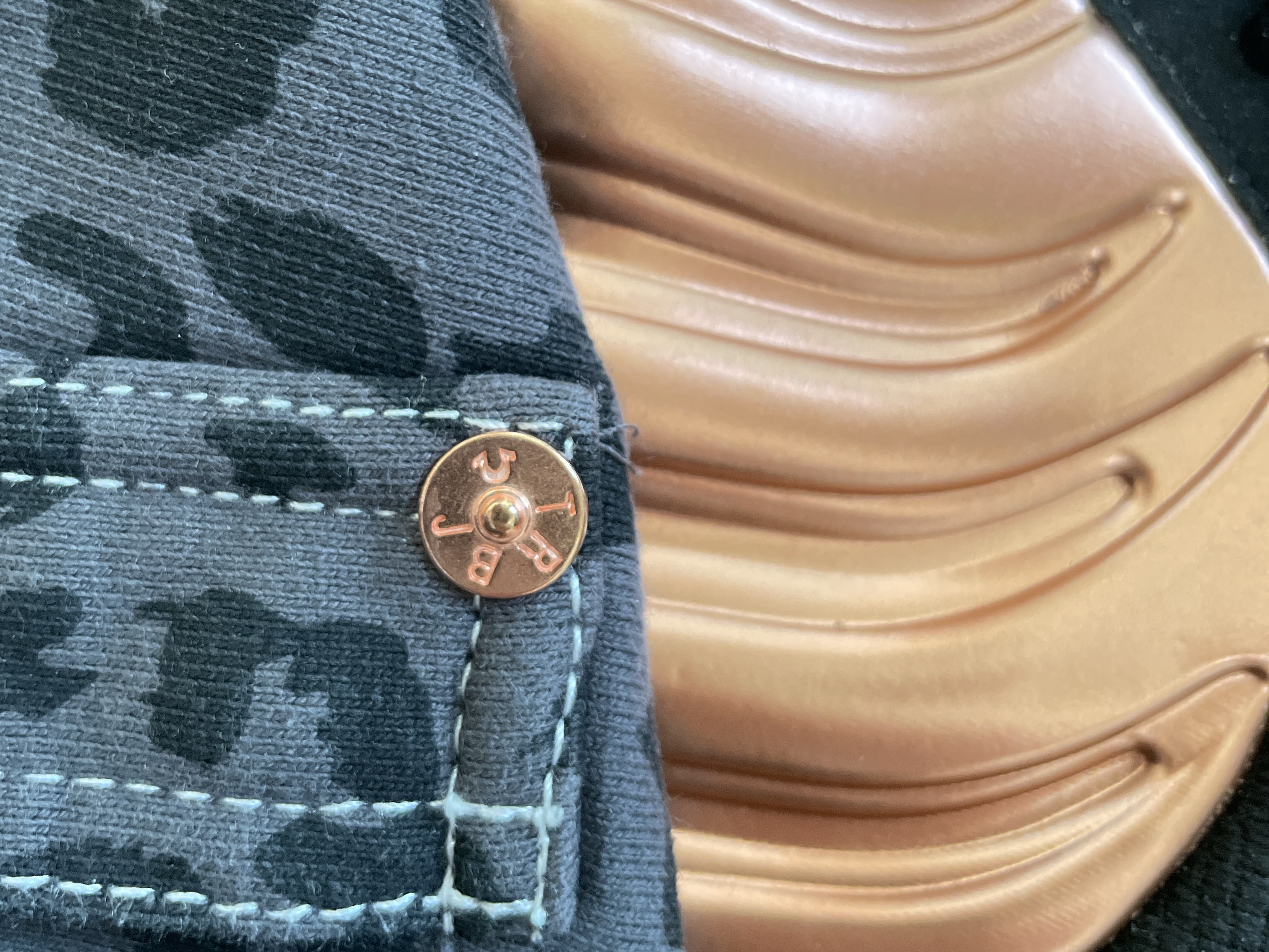 Nike Air Foamposite One Metallic Copper 2024 착용 스타일 - 7