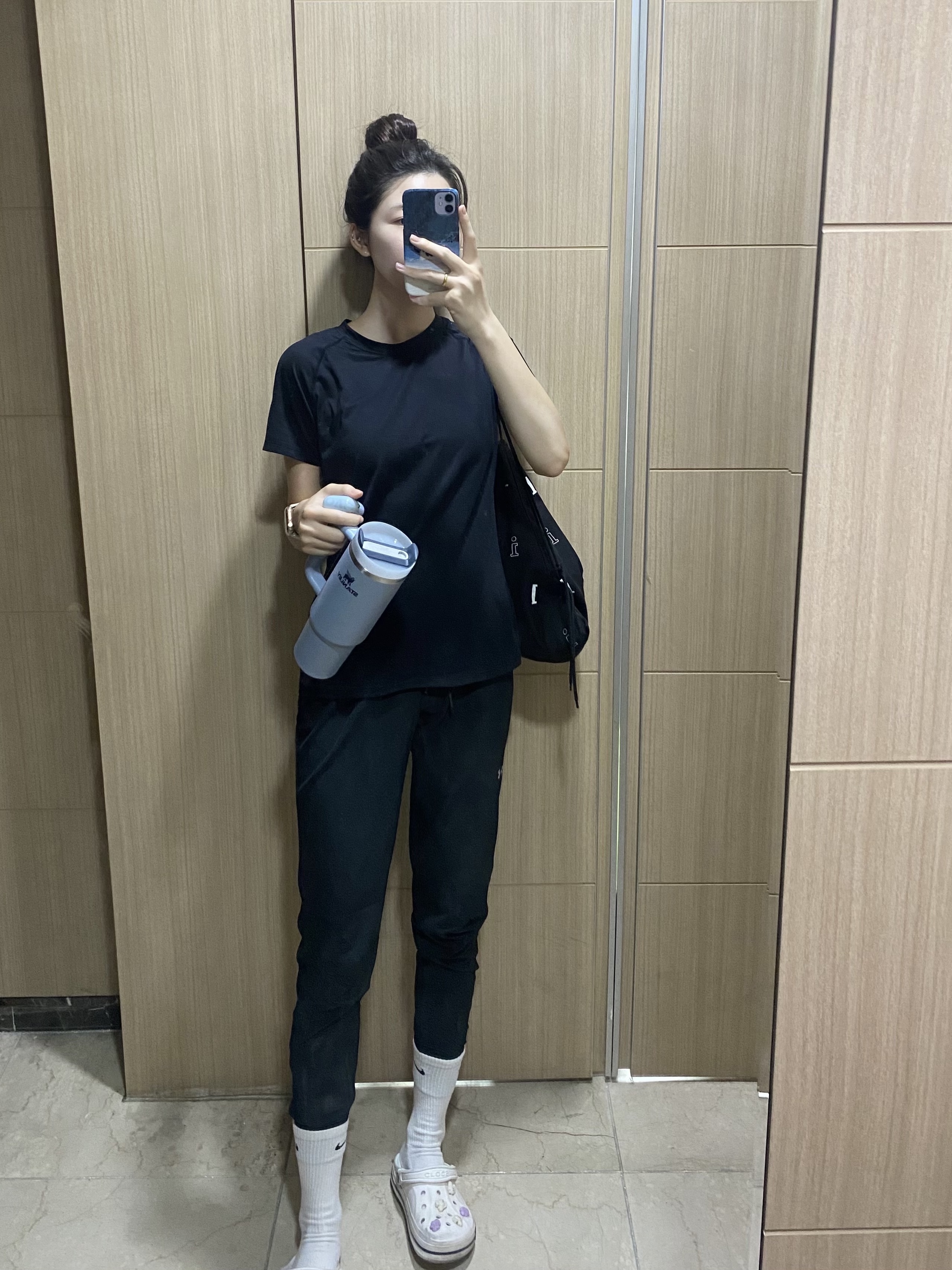 (W) Under Armour UA Armour Sport Woven Pants Black Metallic Silver, Stanley Quencher H2.0 Flowstate Tumbler 887ml Glacier 착용 스타일