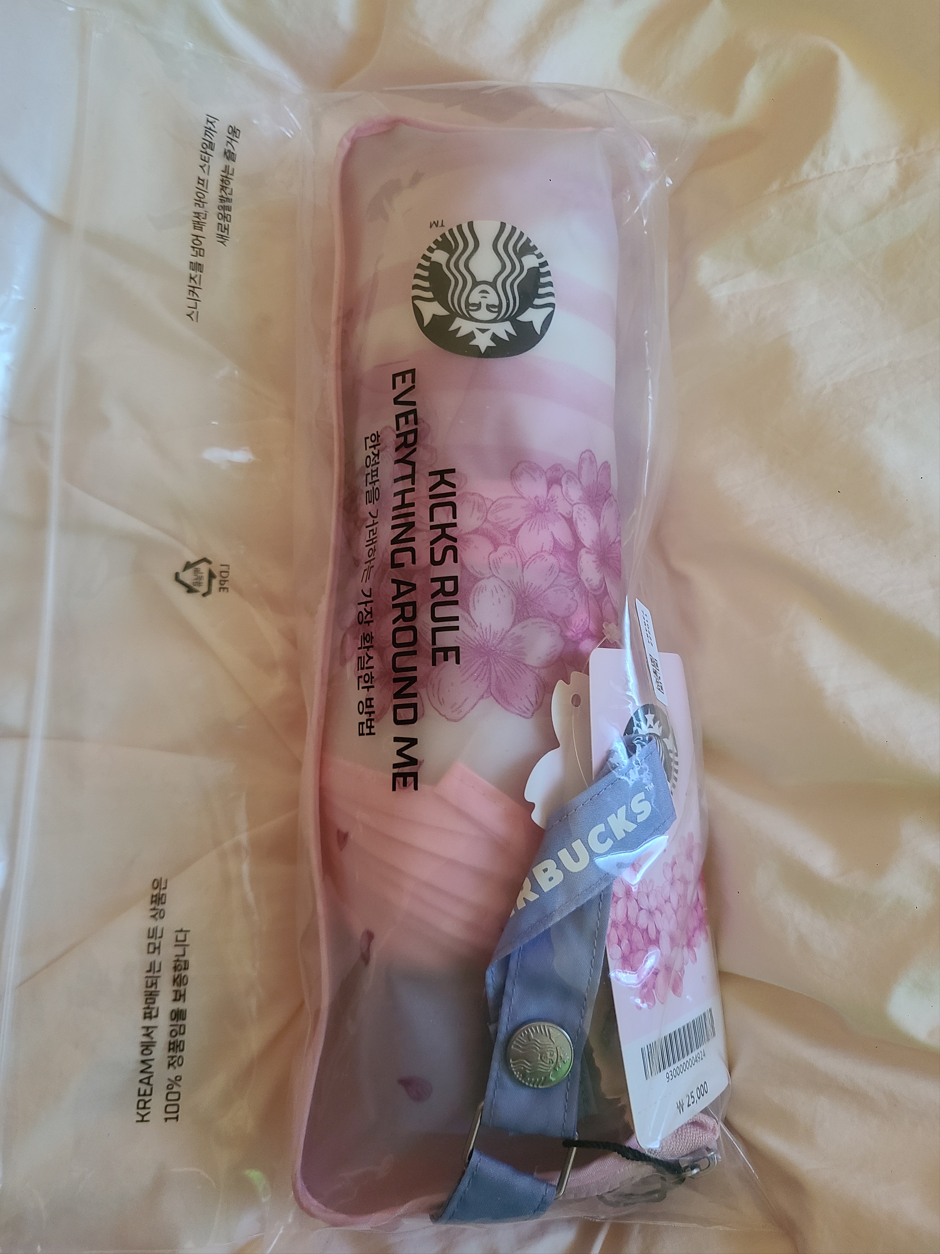 Starbucks Blossom Secret Garden 3 Step Umbrella Pink, OJOS Paneled Crop Shell Jacket Warm Grey 착용 스타일 - 1