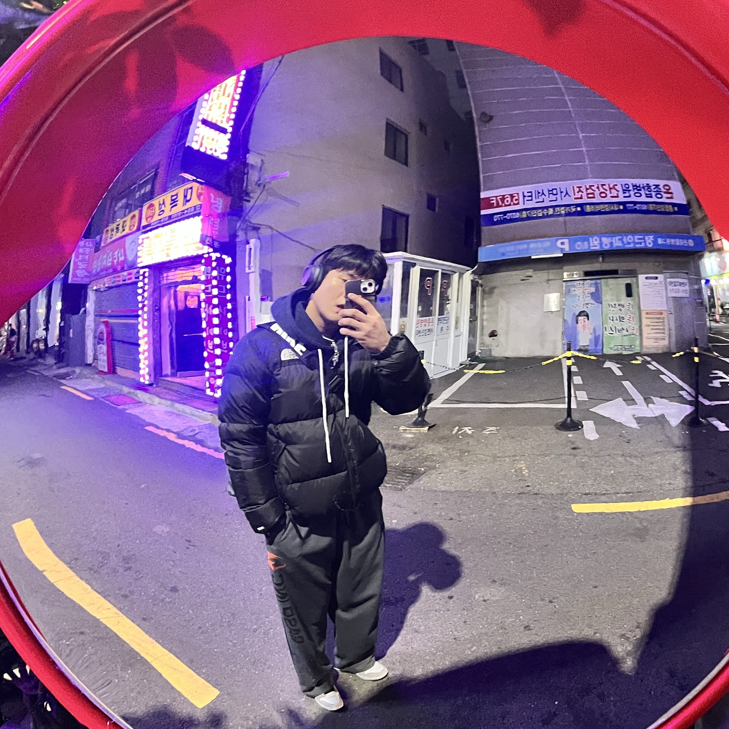 Sony WH-CH720N Black (Sony Korea Ver.), The North Face 1996 Eco Nuptse Jacket Black 착용 스타일