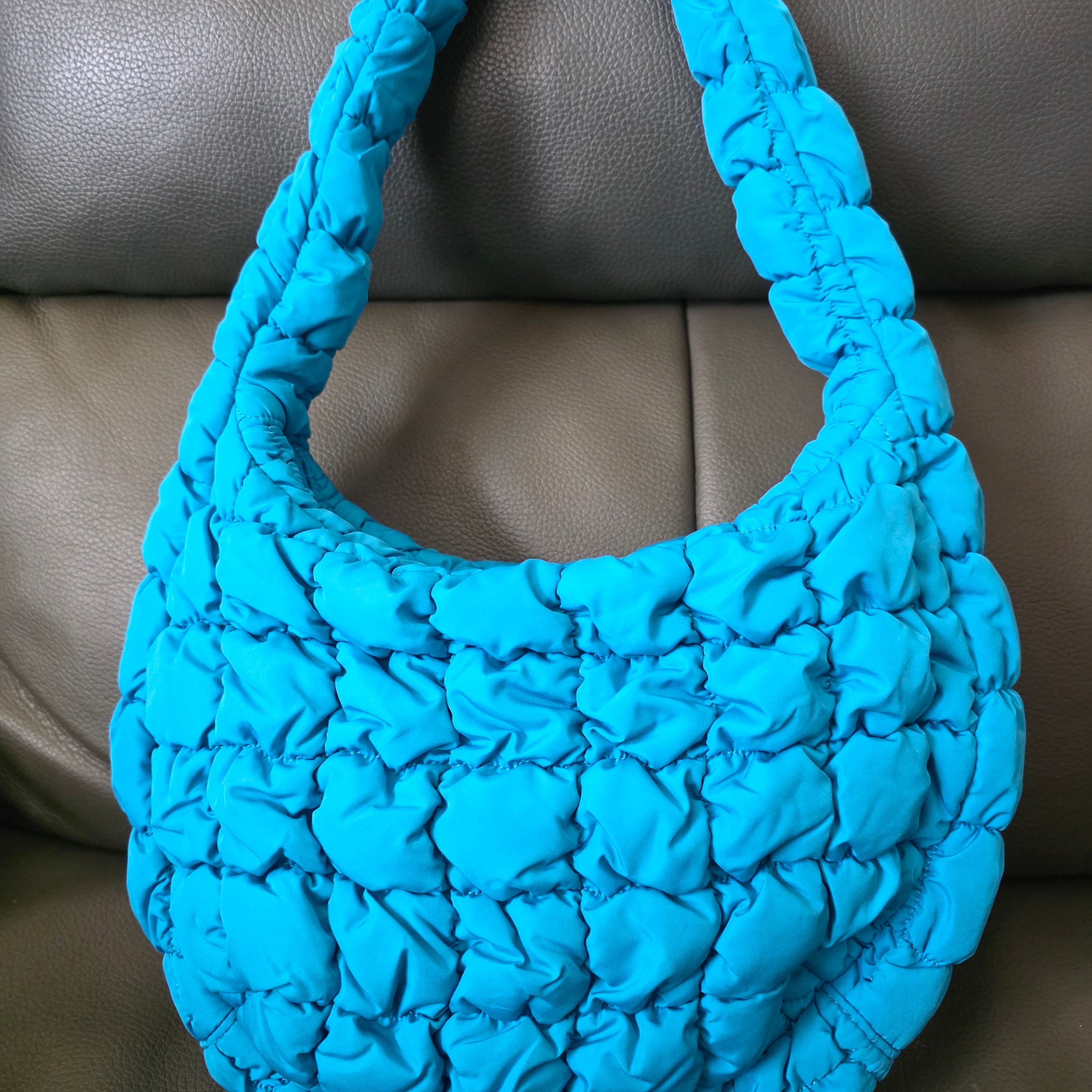 COS Quilted Mini Bag Bright Turquoise 착용 스타일