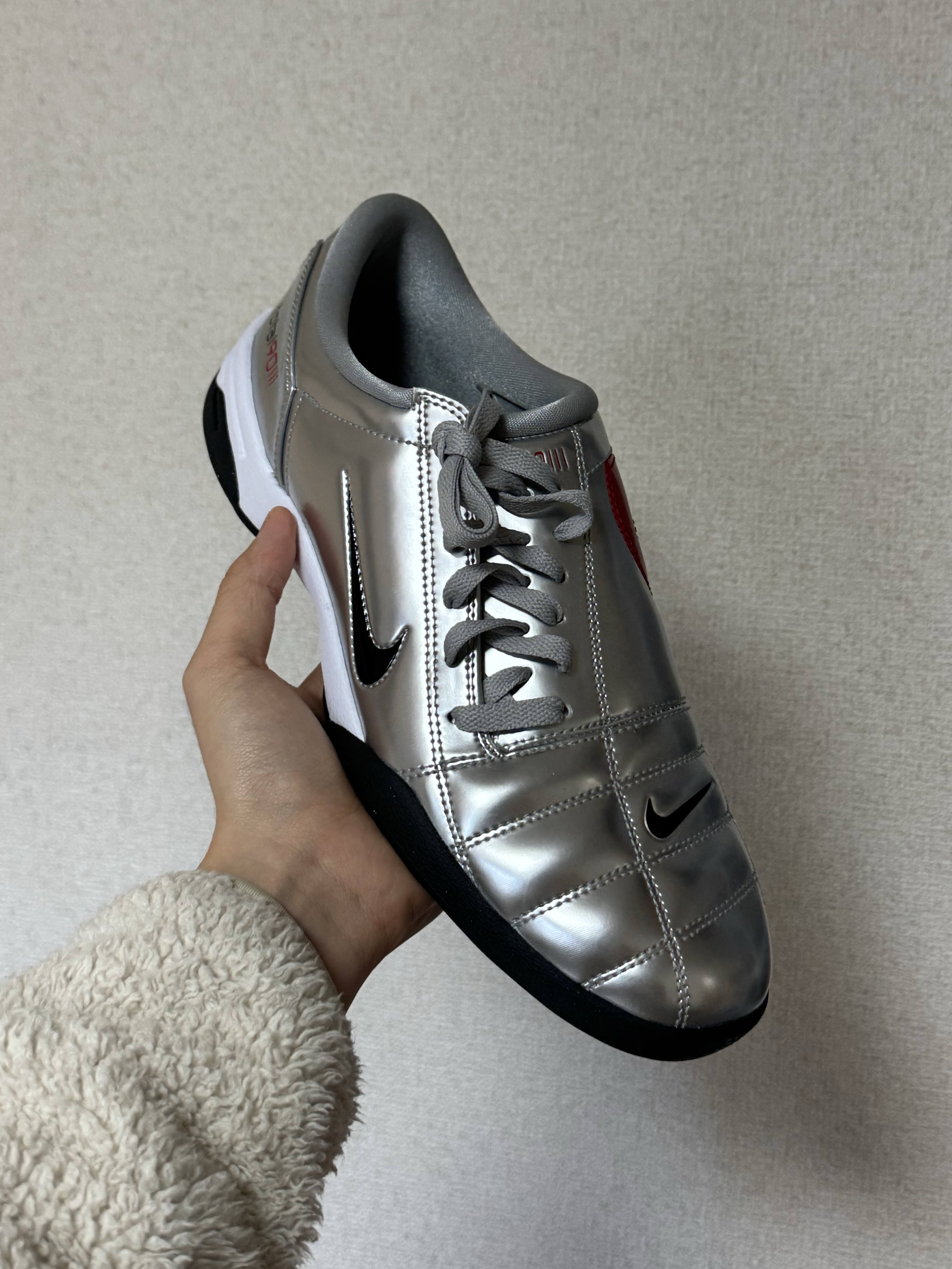 Nike Total 90 III SP Metallic Silver and Black 착용 스타일 - 3