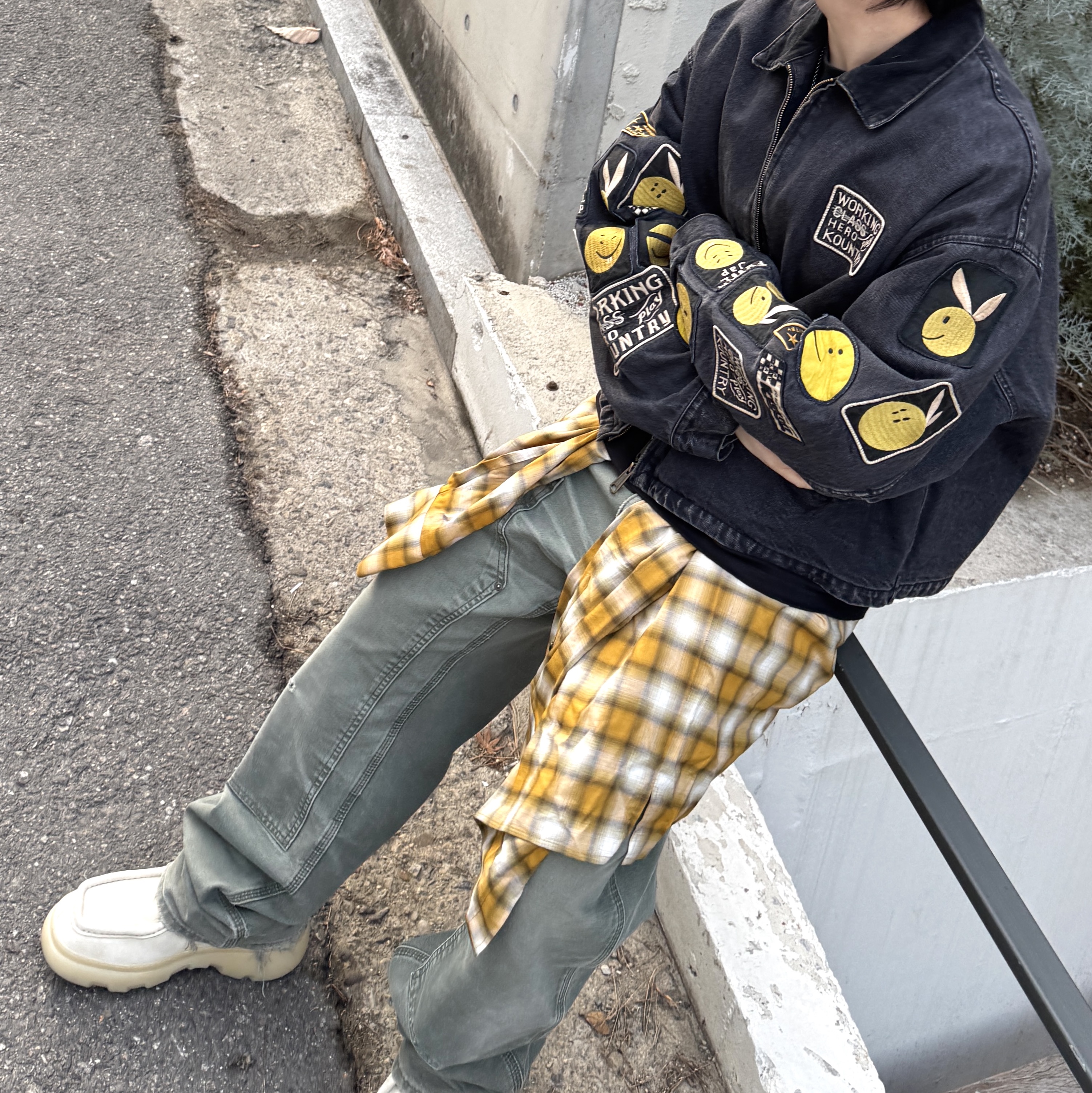 Kapital 14 oz. Black X Black Denim T-Back Drizzler Jacket Anarchy Rainbowy Remake Black, Burberry Suede Creeper Mid Shoes Clay 착용 스타일 - 2