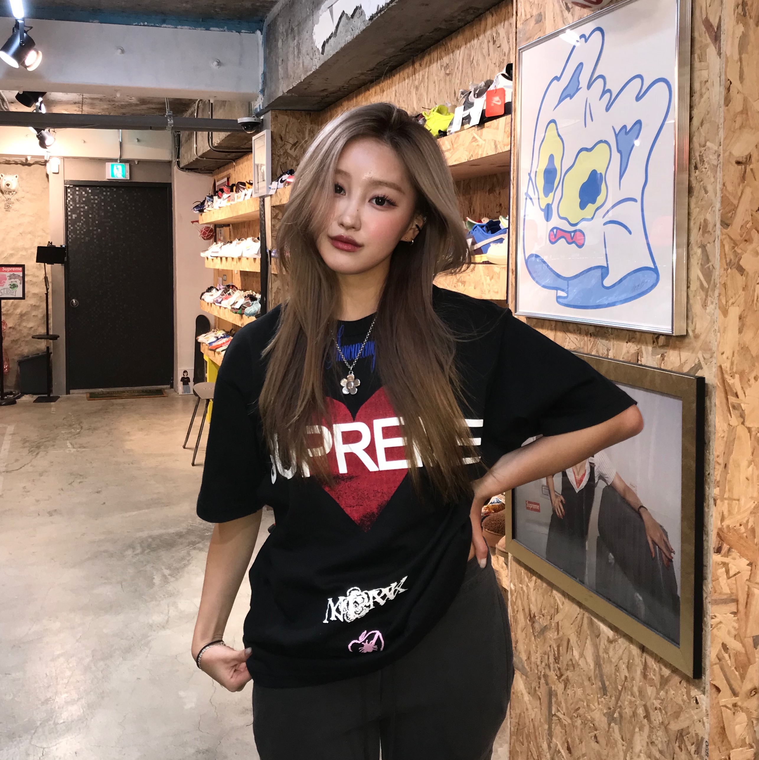 Supreme Announcing T-Shirt Black - 25SS 착용 스타일 - 3